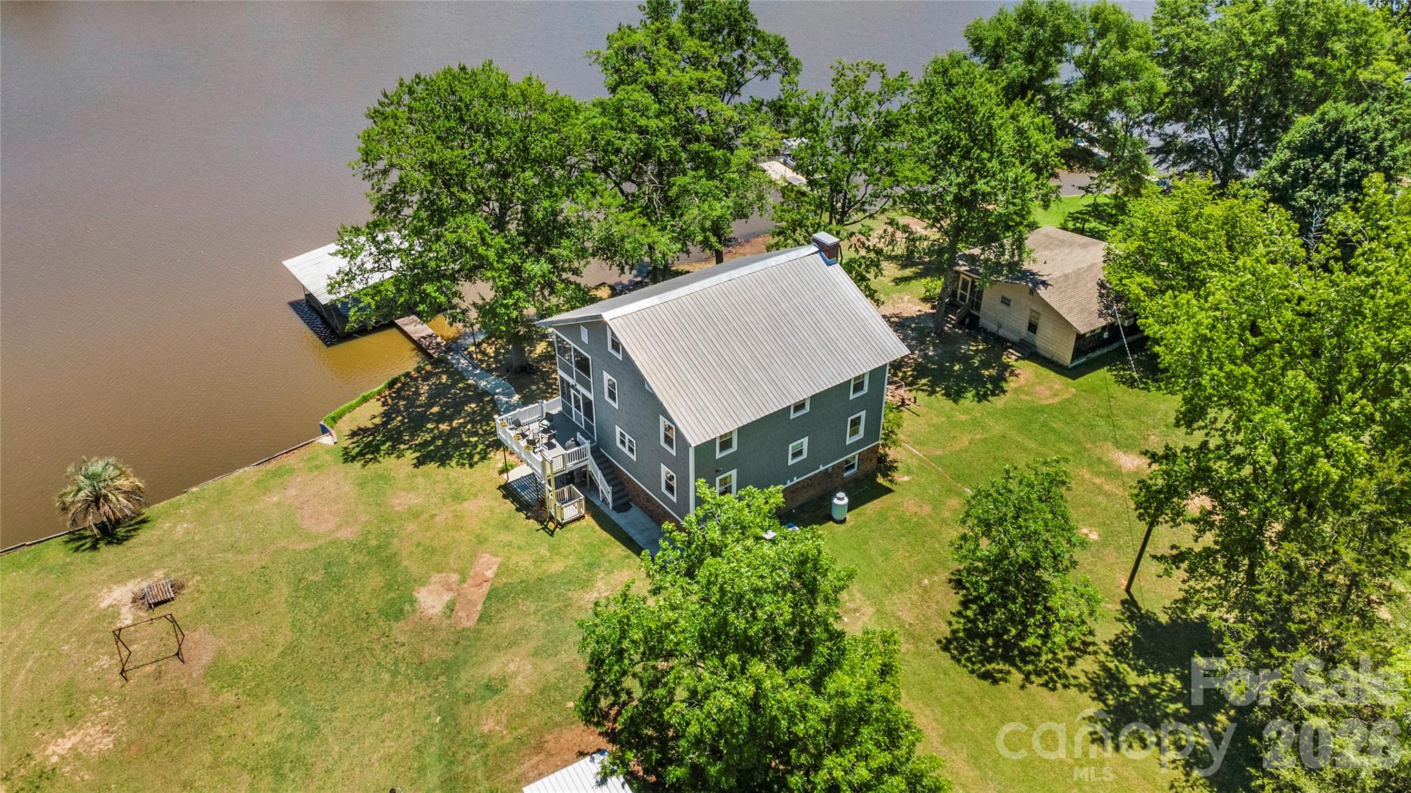 2450 Cottage Lane Property Photo 1