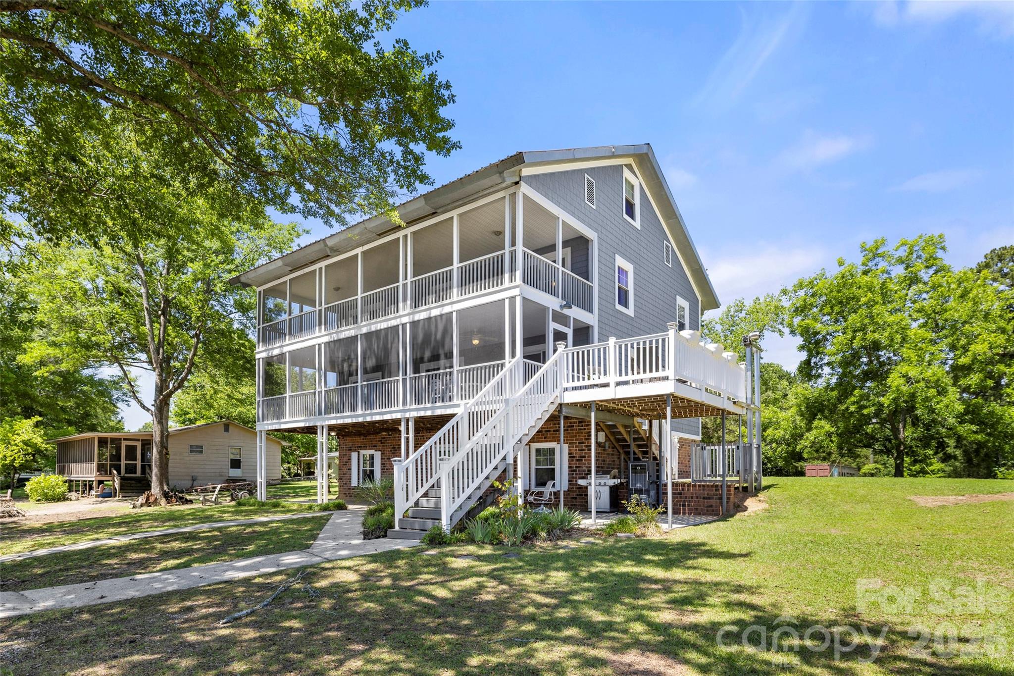 2450 Cottage Lane Property Photo 3