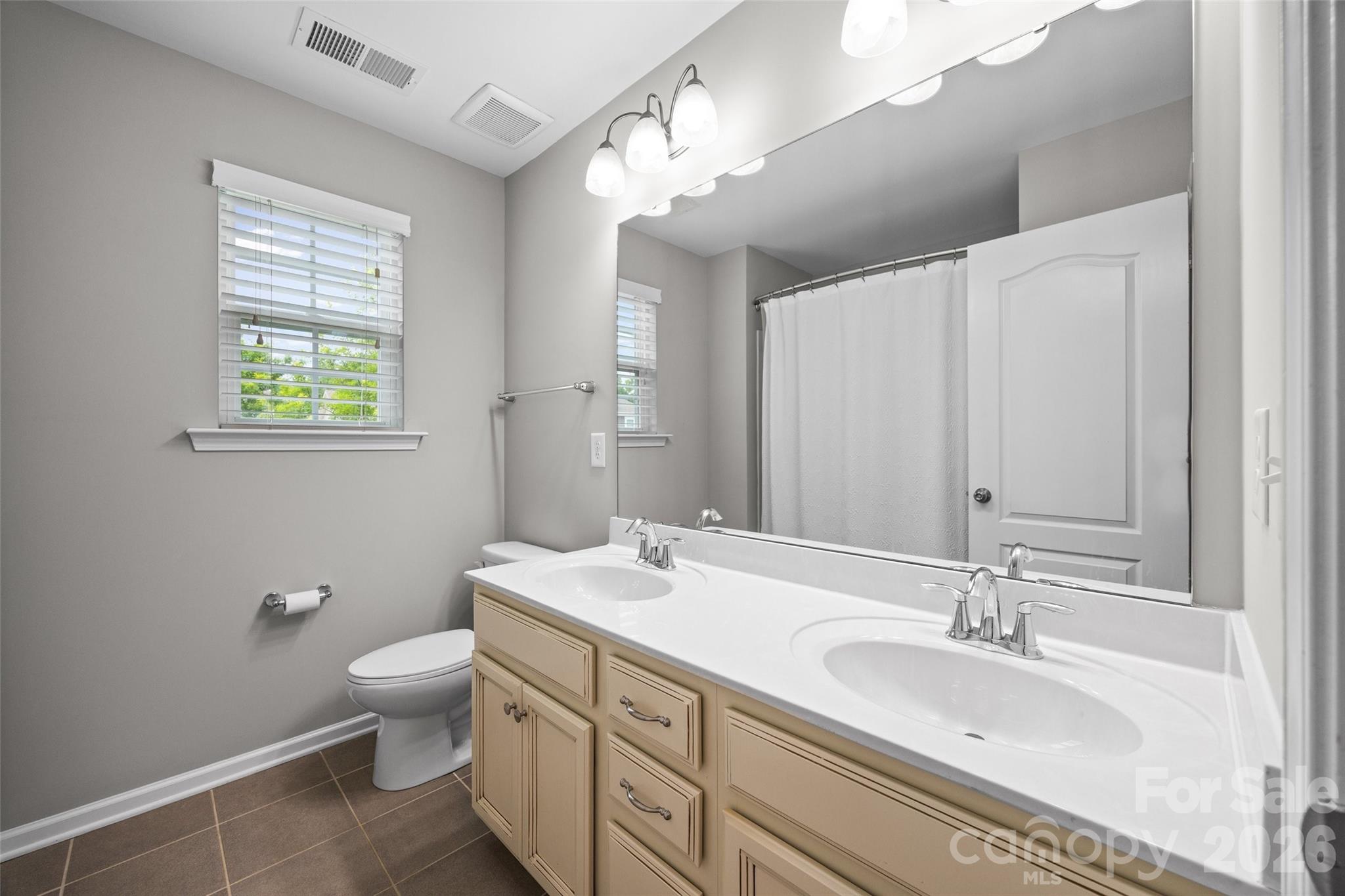 1016 Currituck Way Property Photo 16