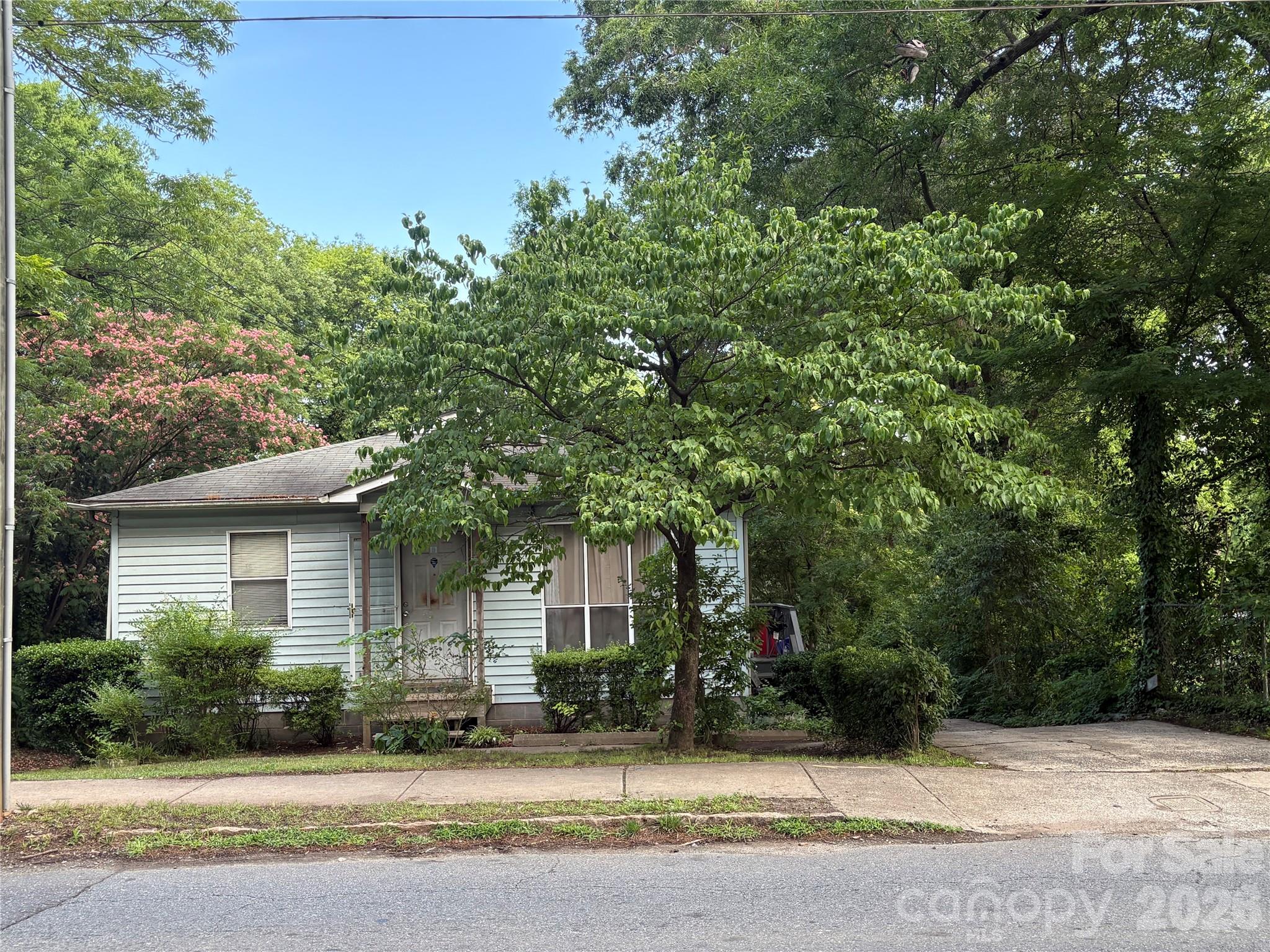 1304 N Davidson Street Property Photo 1