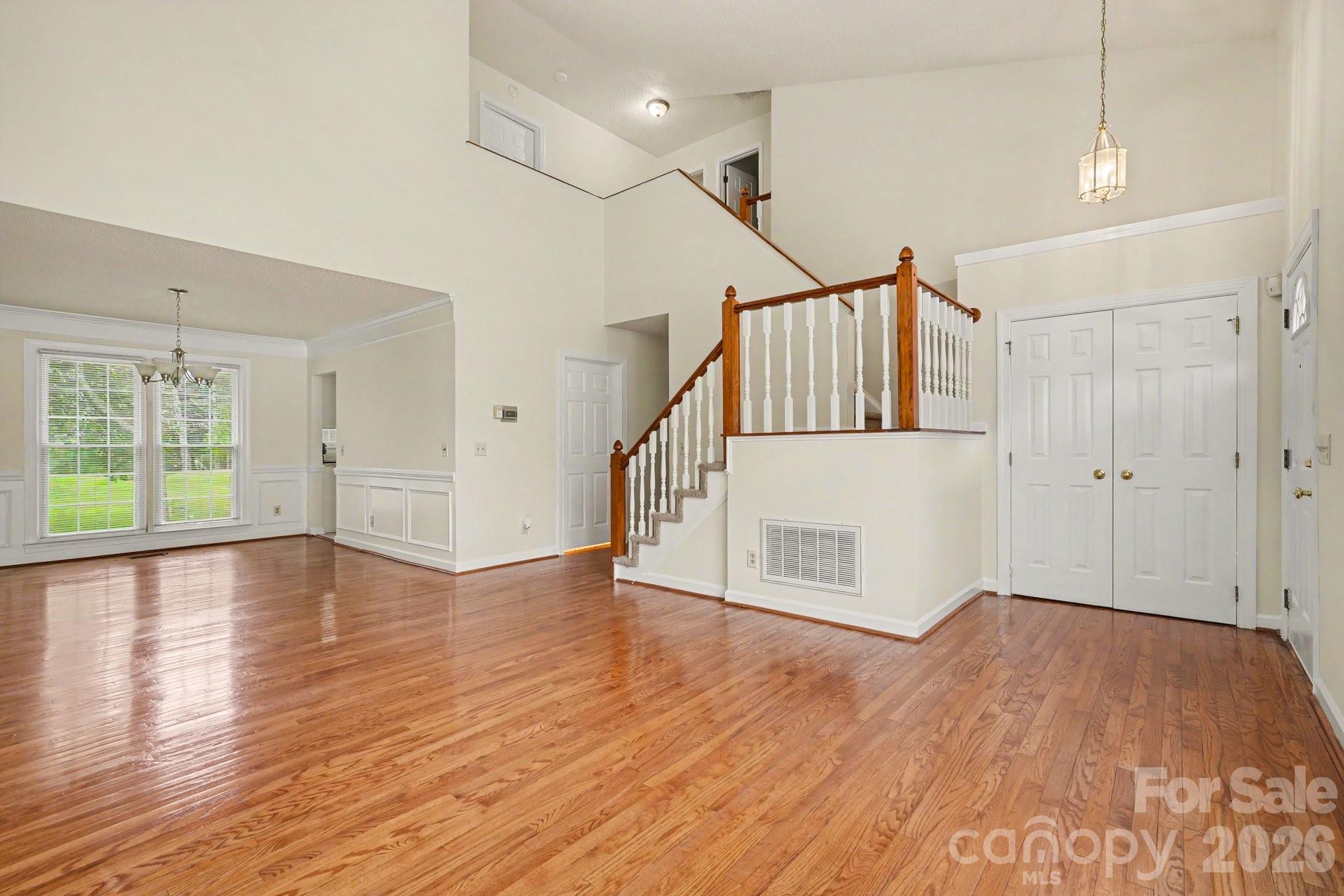 7104 Kinsmore Lane Property Photo 6