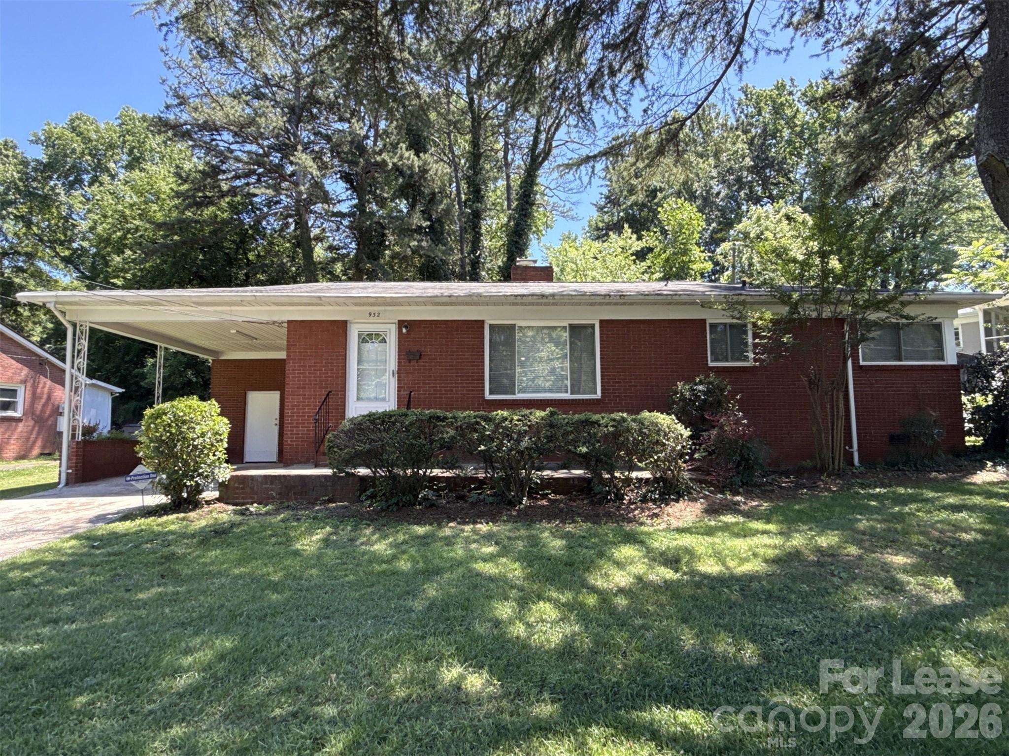 932 Hickory Nut Street Property Photo 1