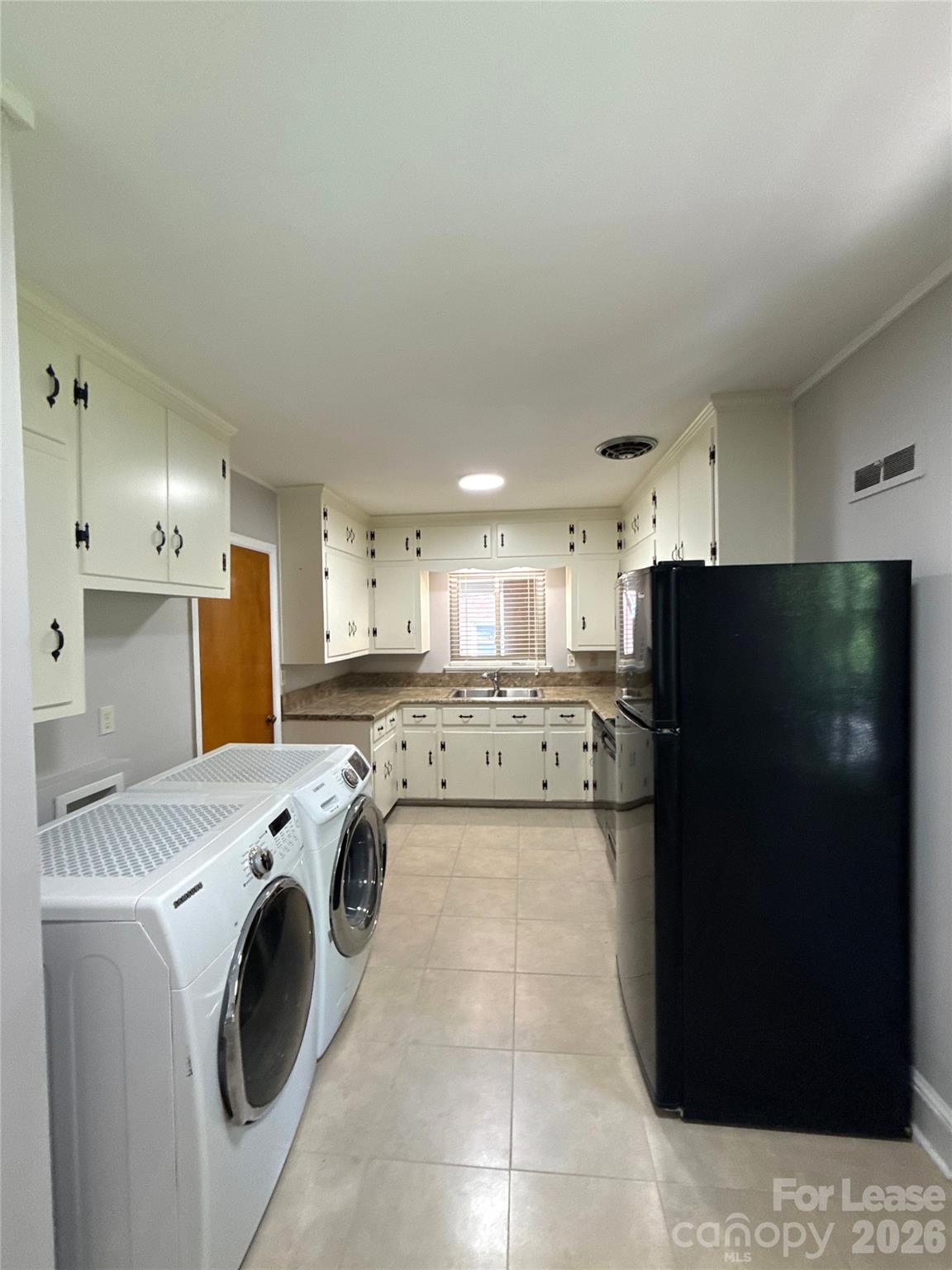 932 Hickory Nut Street Property Photo 7