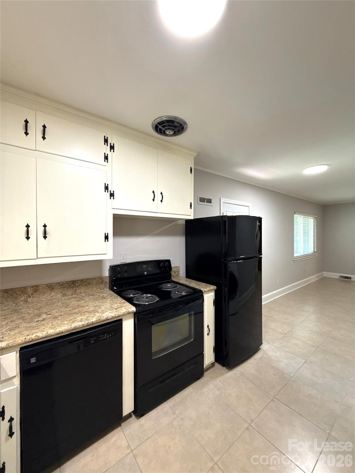 932 Hickory Nut Street Property Photo 8
