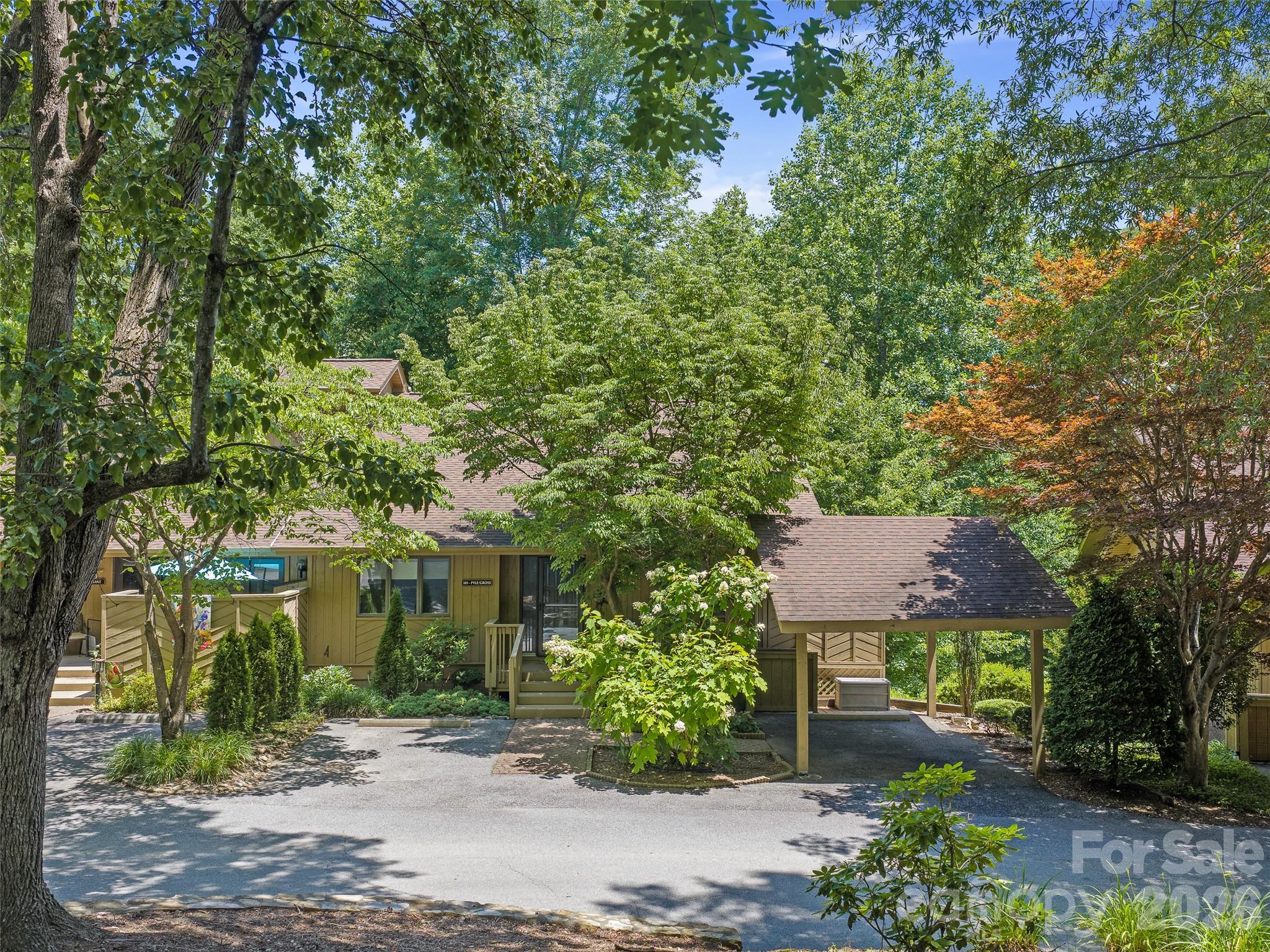 301 White Oak Drive Property Photo 1