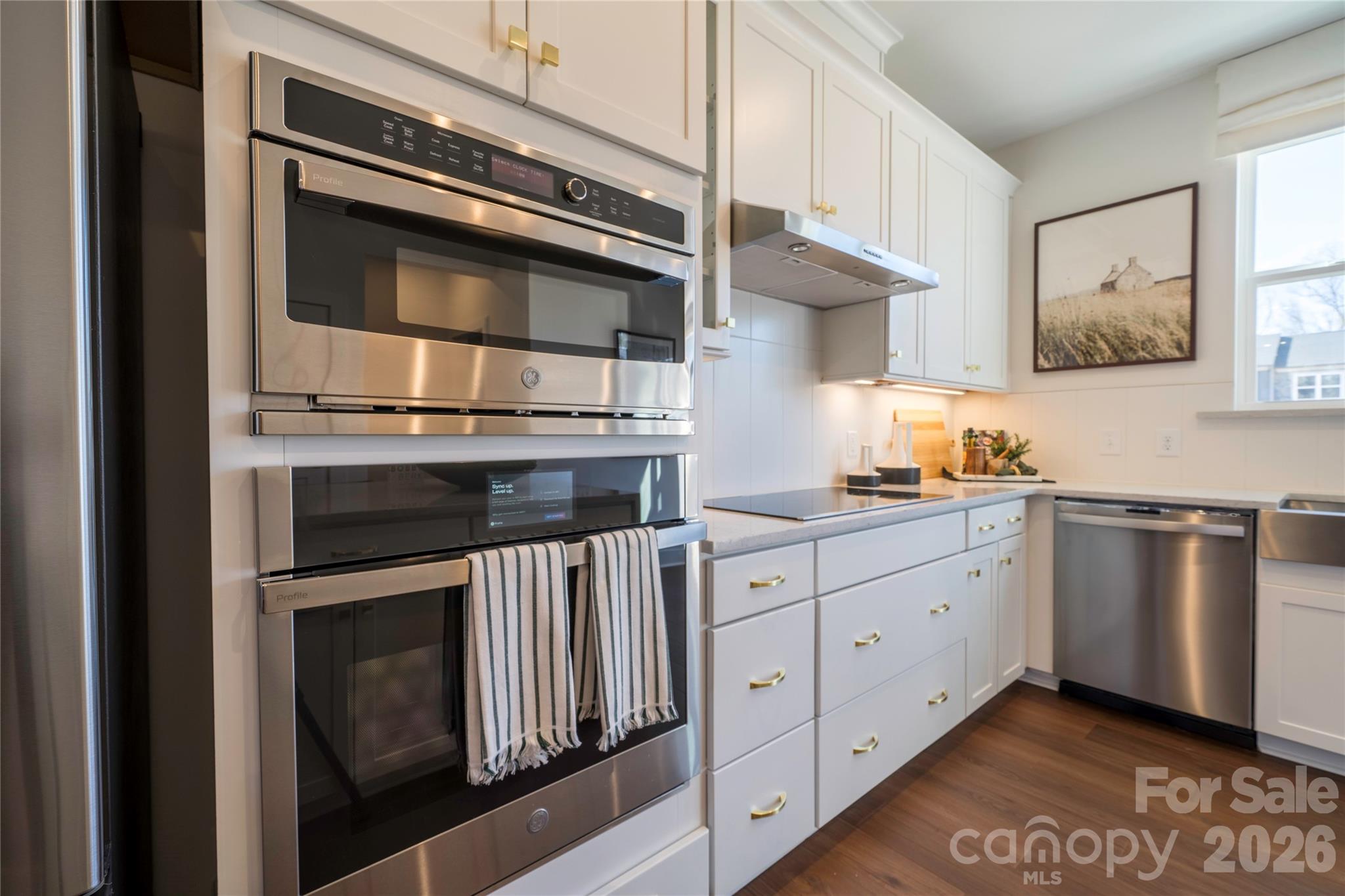 1523 Levy Way Property Photo 8