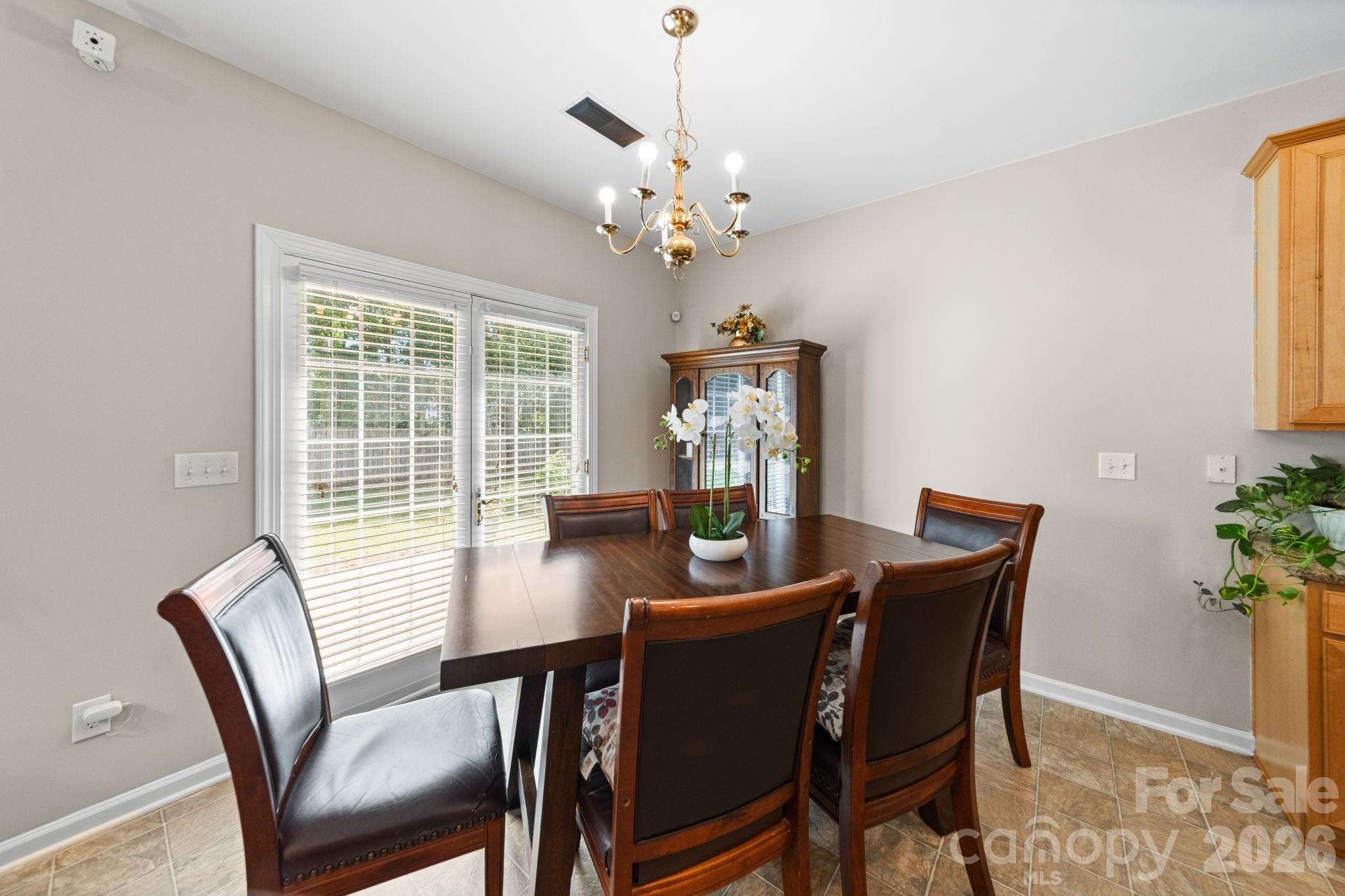 6403 Sackett Way Property Photo 7