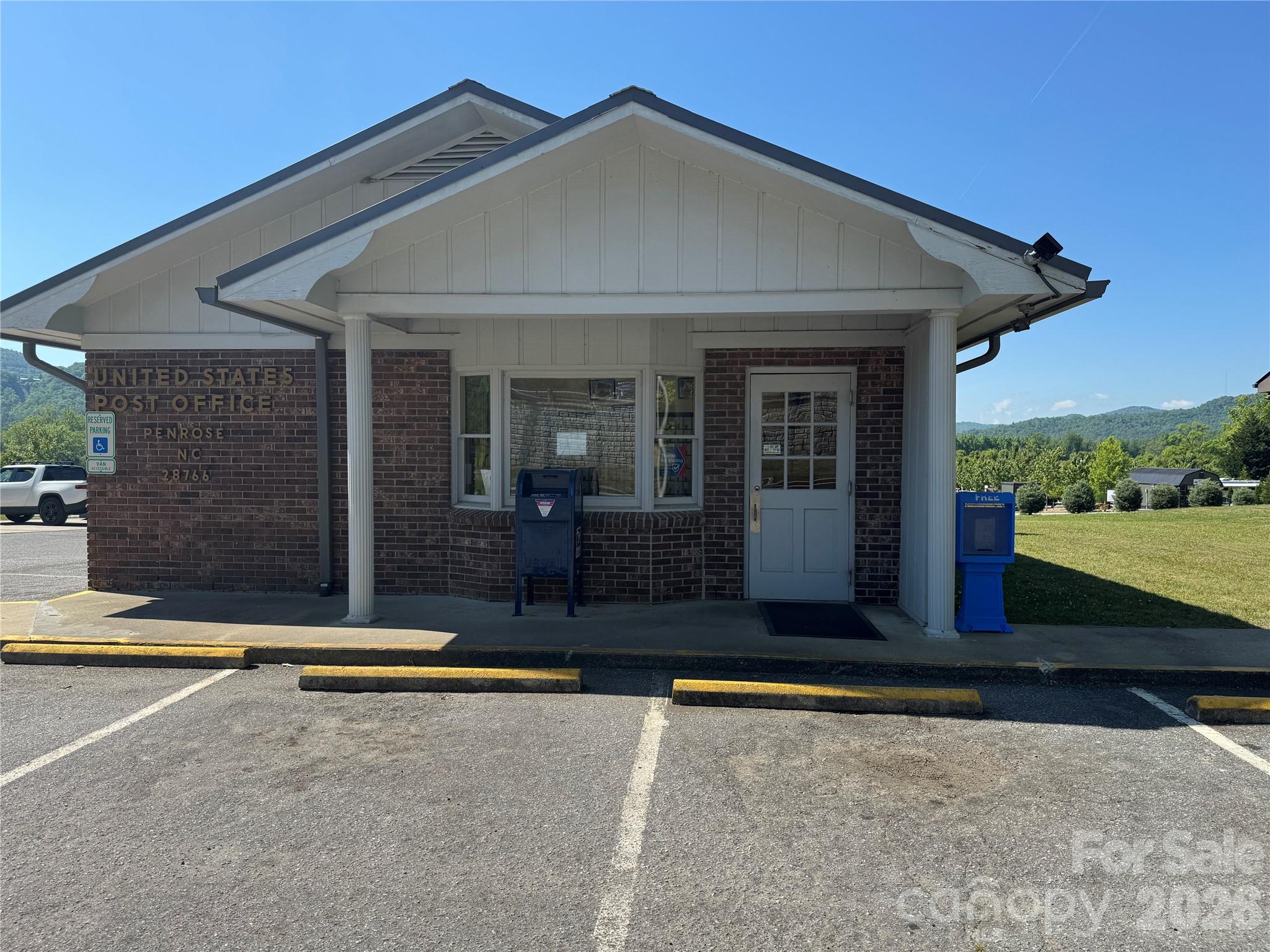 5858 Old Hendersonville Highway Property Photo 1