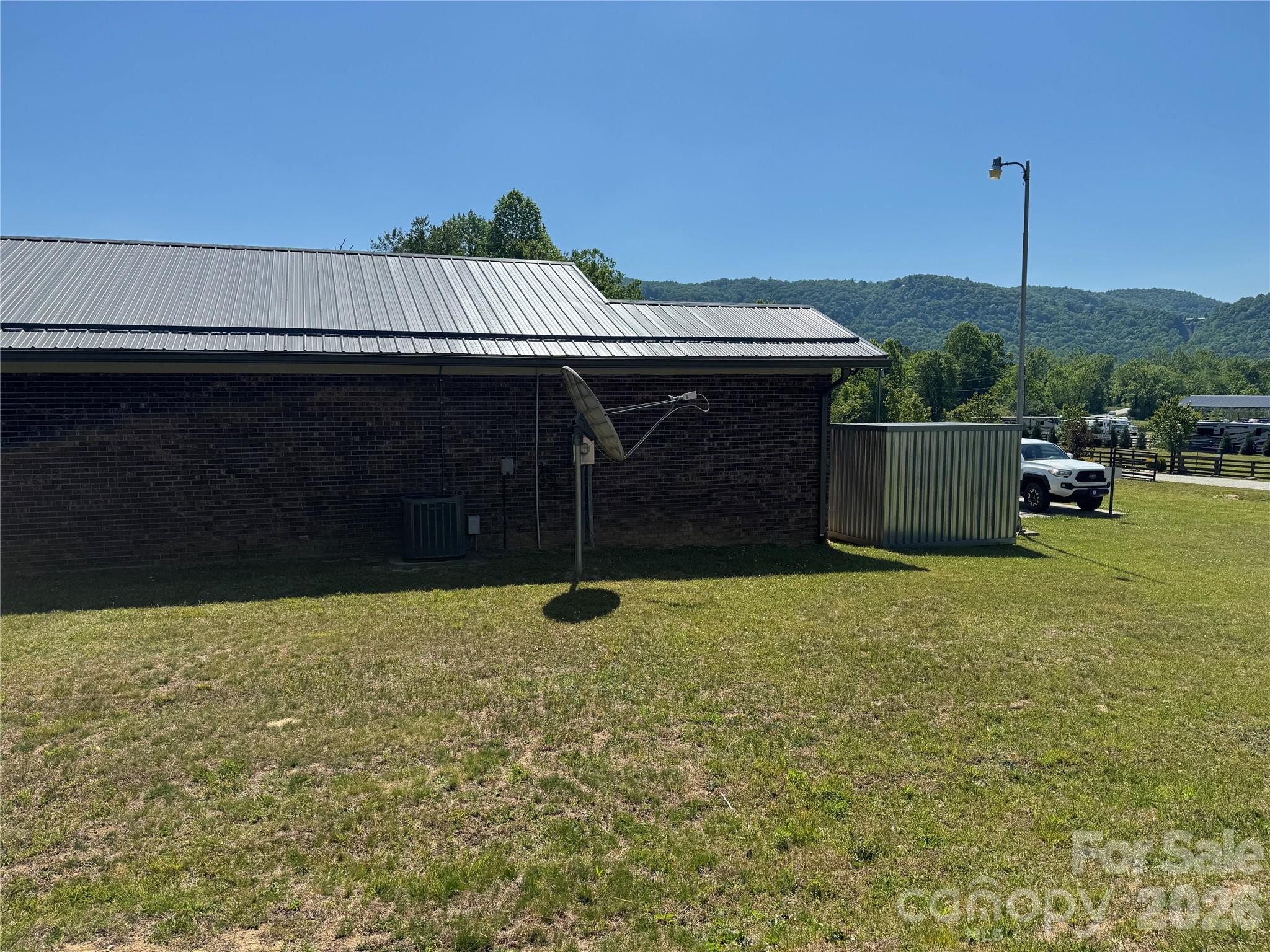 5858 Old Hendersonville Highway Property Photo 3
