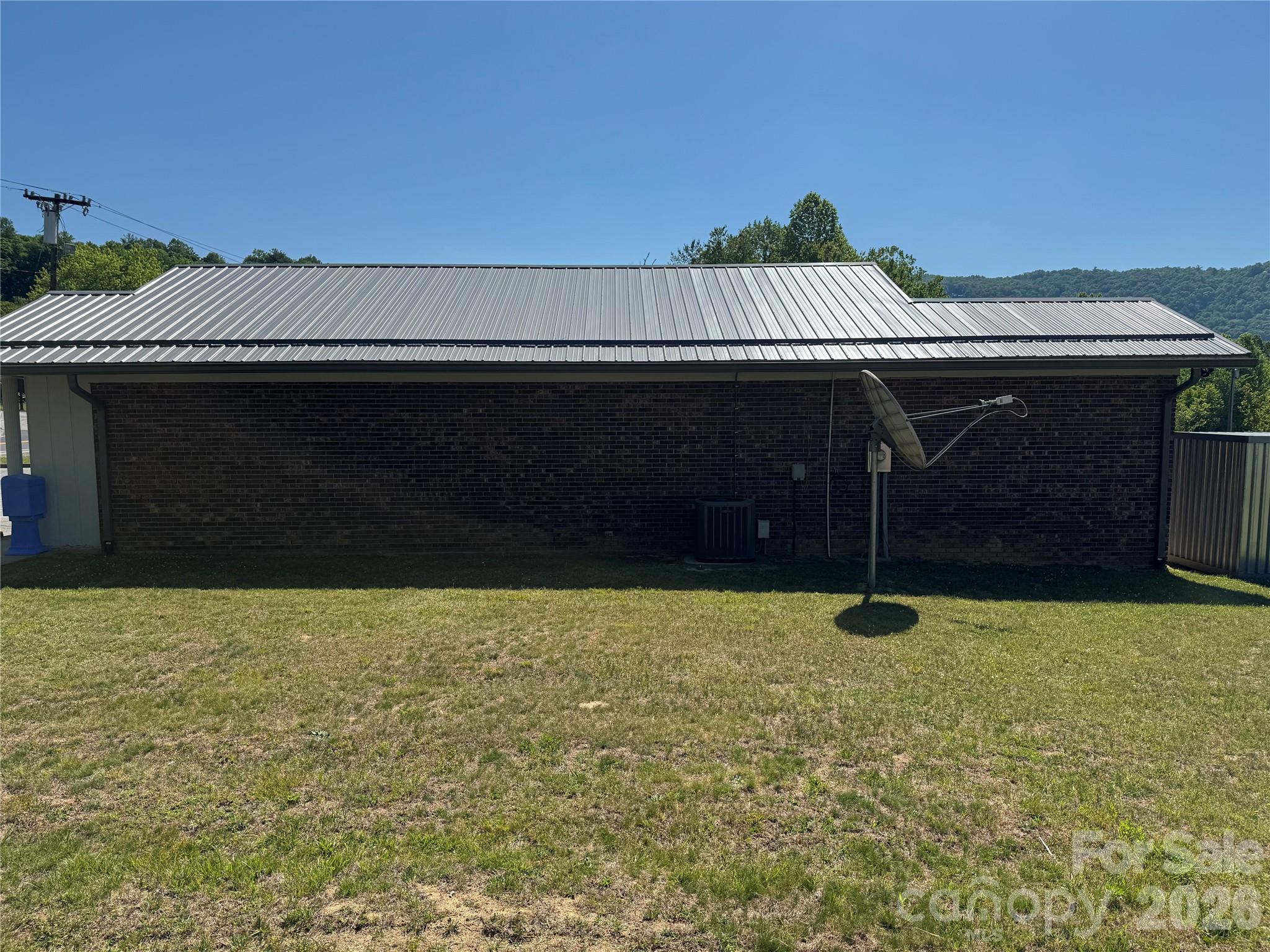 5858 Old Hendersonville Highway Property Photo 4