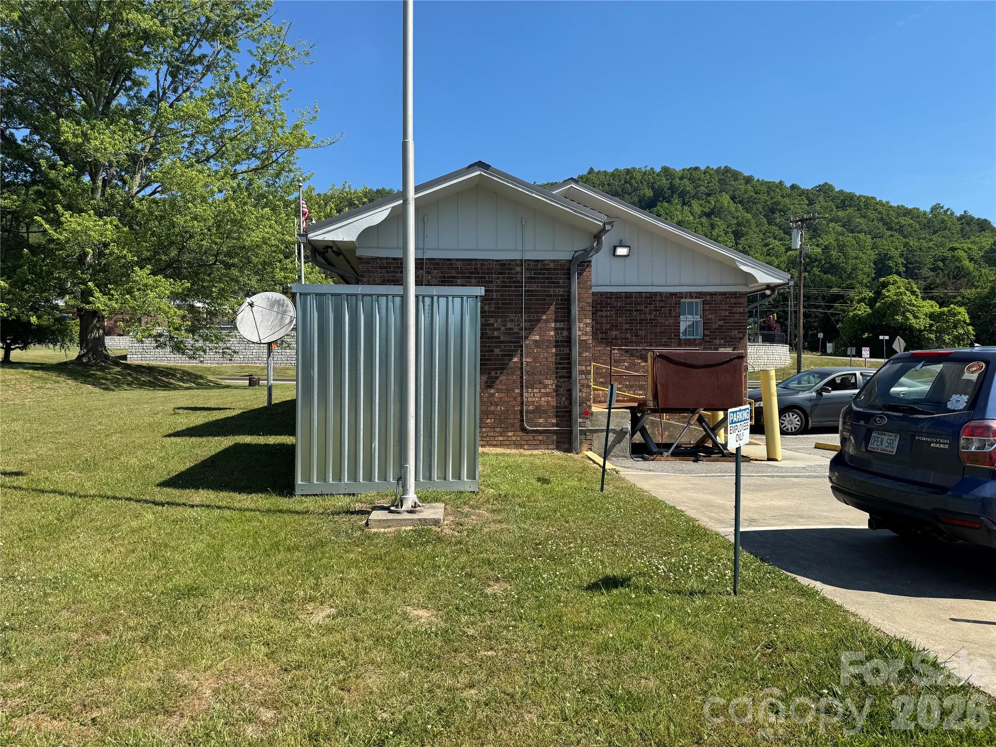 5858 Old Hendersonville Highway Property Photo 5