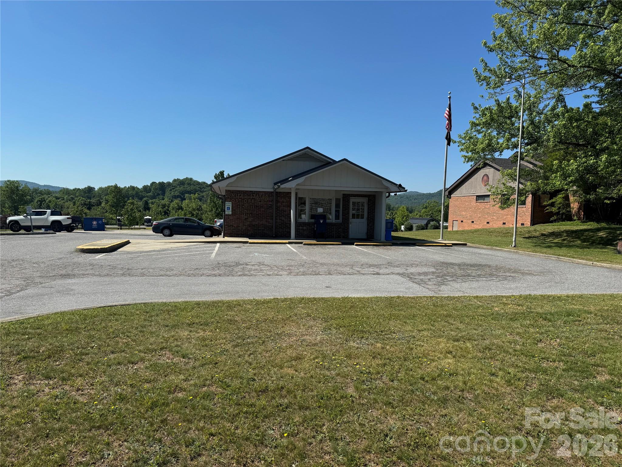 5858 Old Hendersonville Highway Property Photo 7
