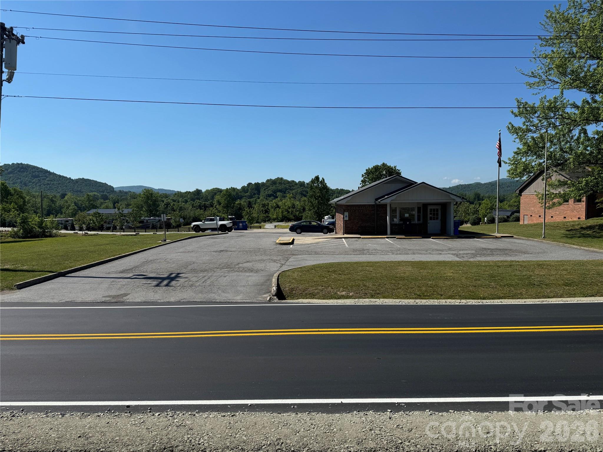 5858 Old Hendersonville Highway Property Photo 8