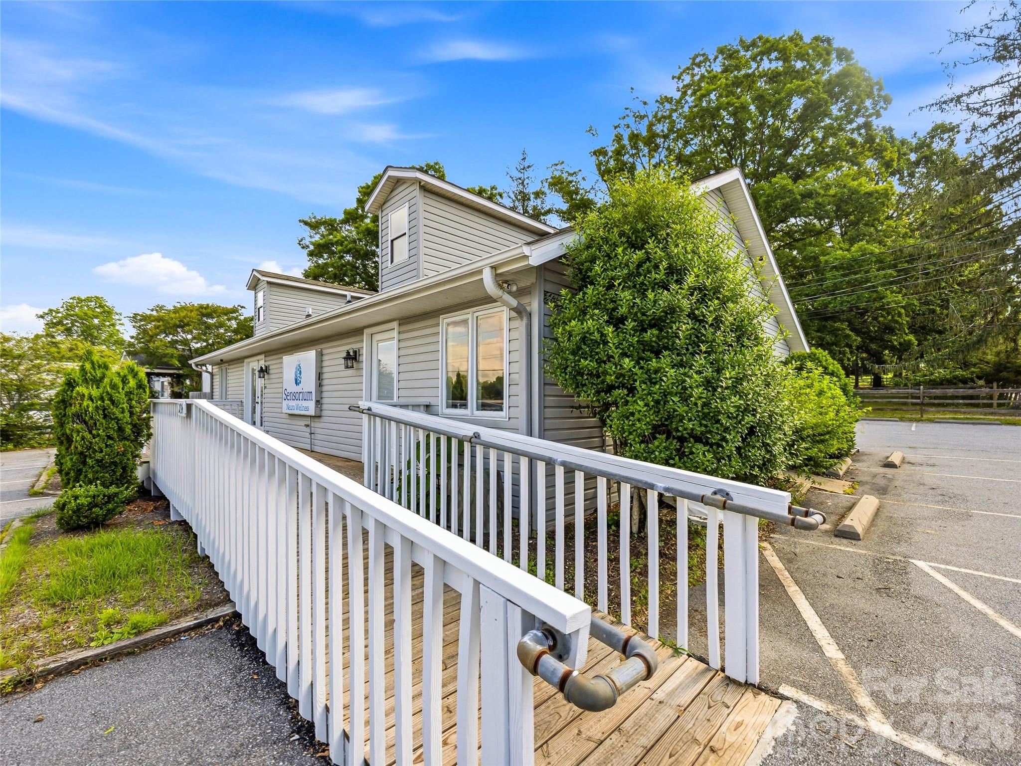 2124 Hendersonville Road Property Photo 6