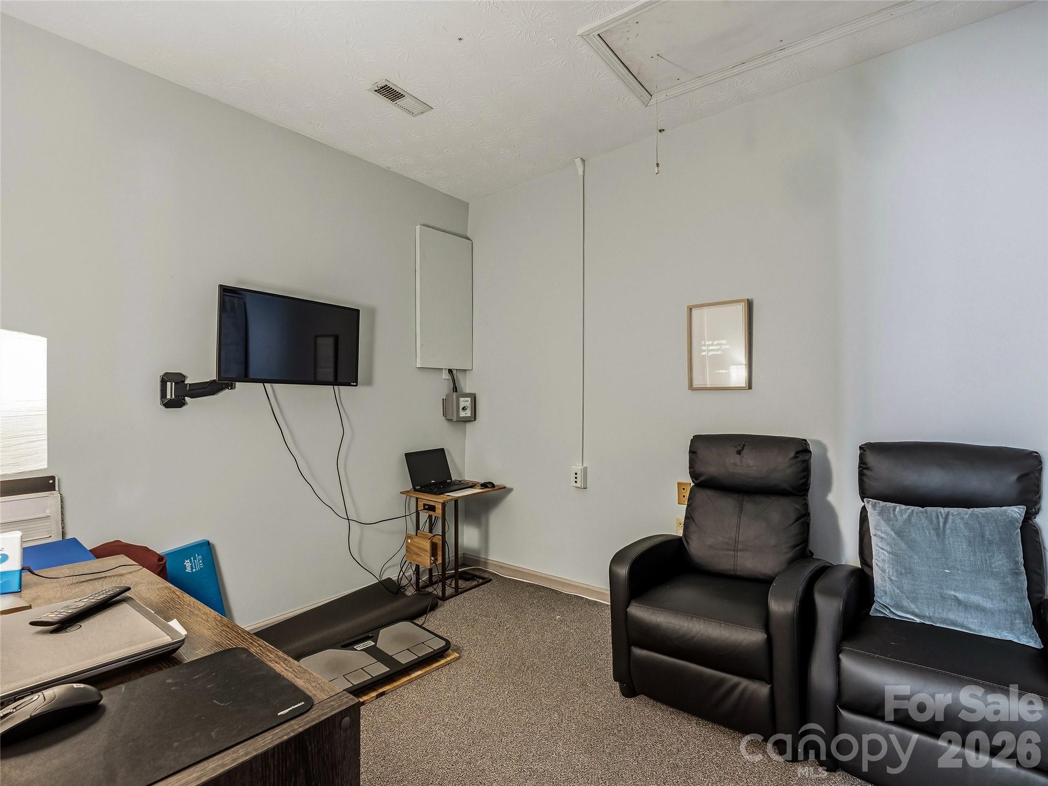2124 Hendersonville Road Property Photo 19
