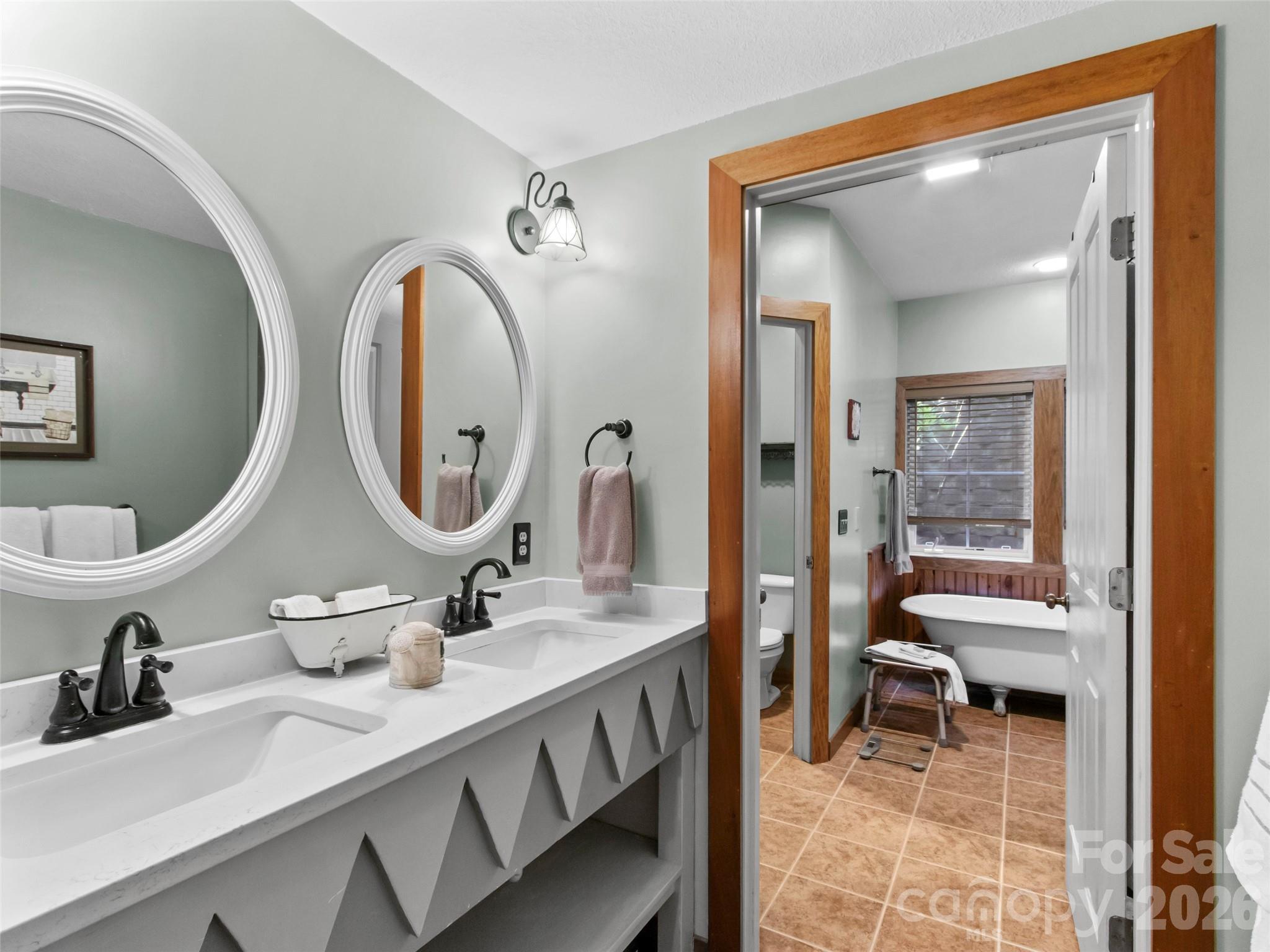 250 Creekside Way C102 Property Photo 28