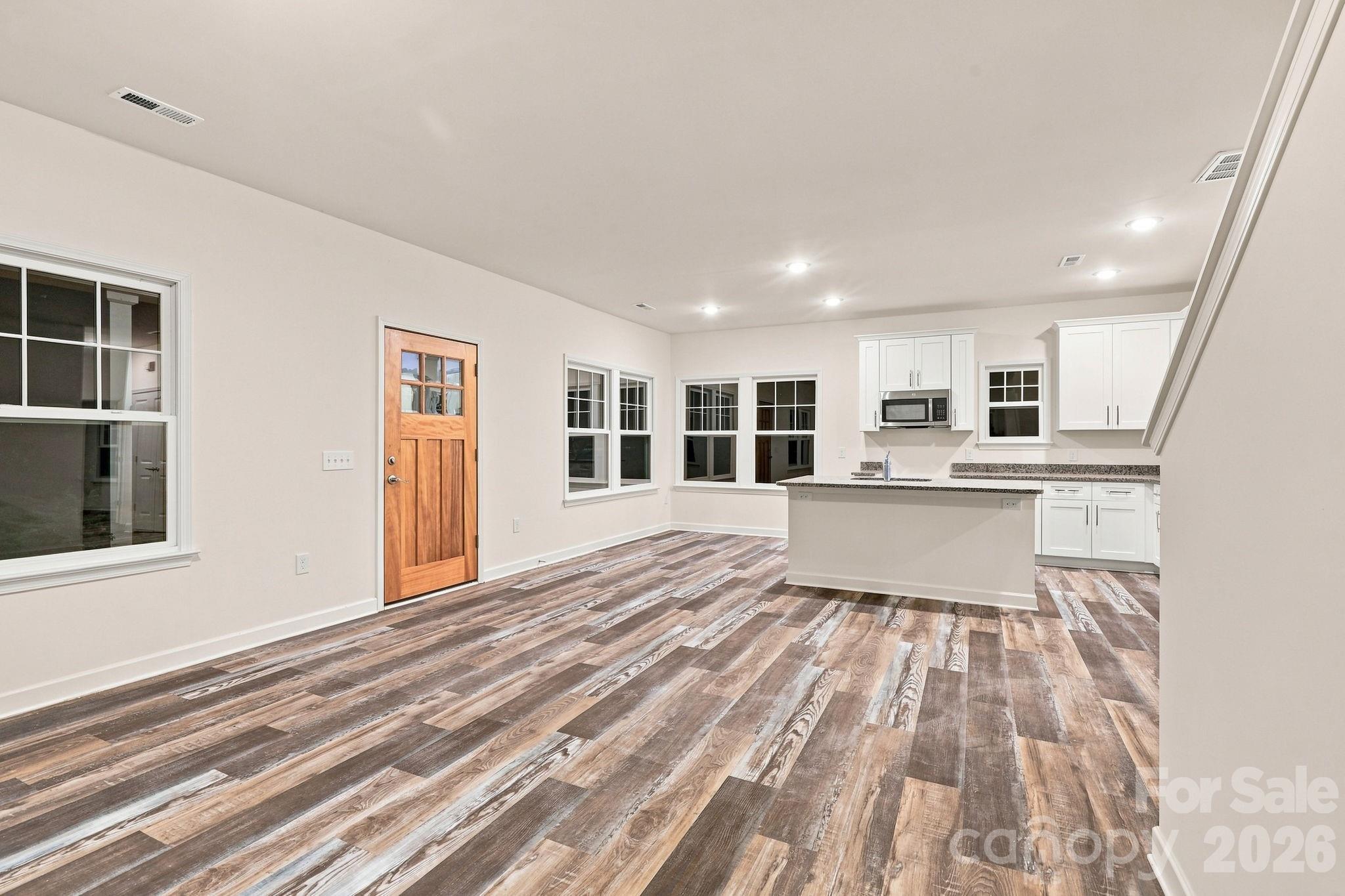 629 S Race Street Property Photo 4
