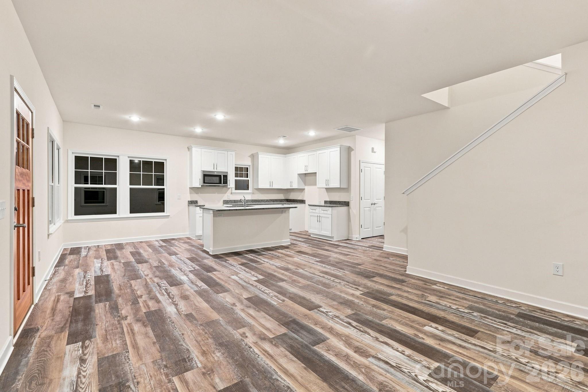 629 S Race Street Property Photo 5