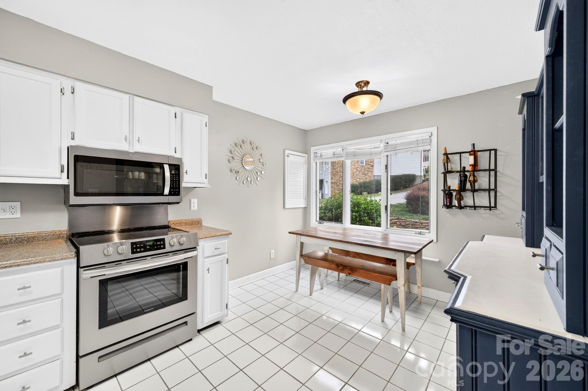 54 Hollybrook Drive Property Photo 6