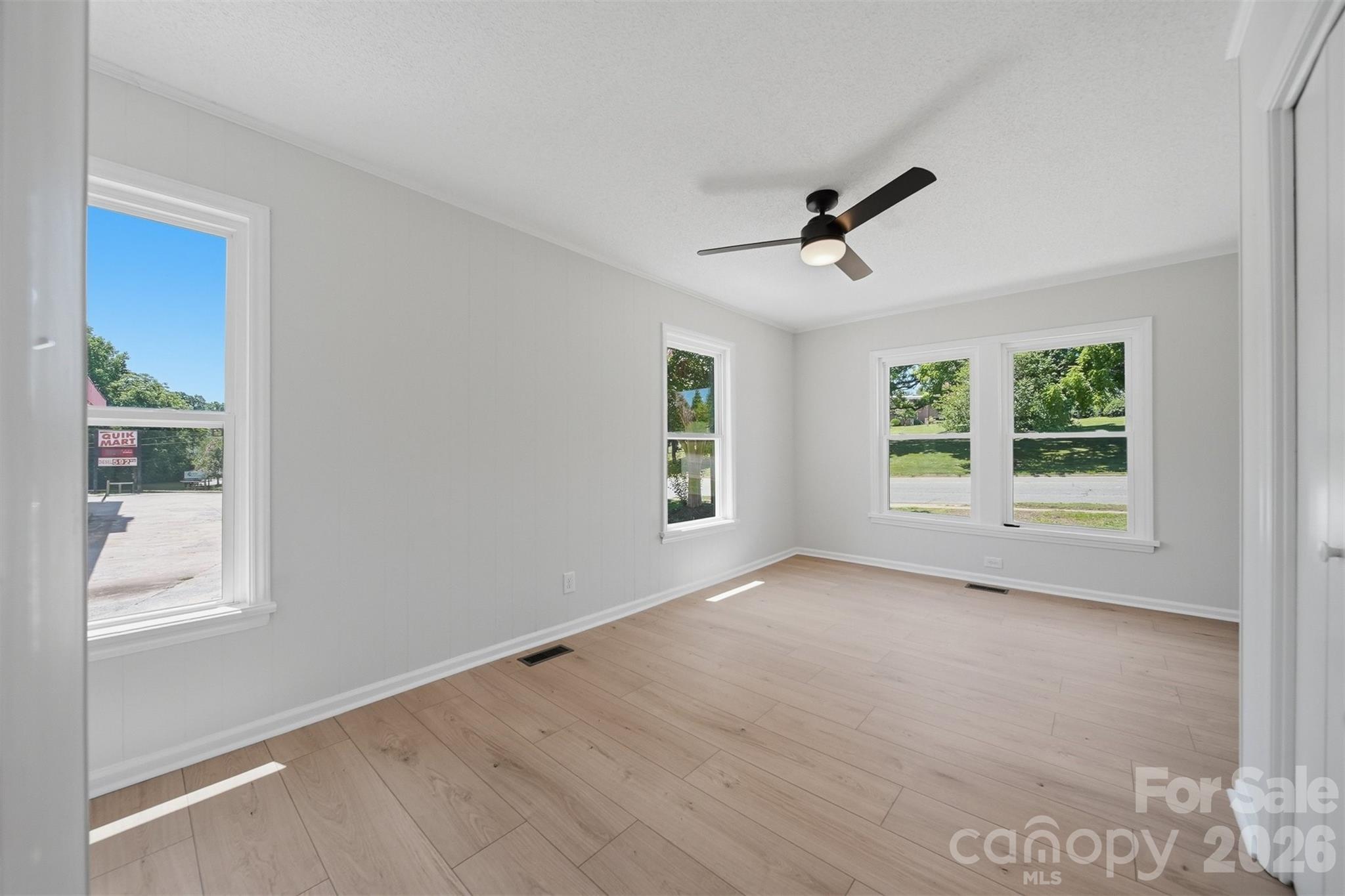 1303 S Sterling Street Property Photo 15
