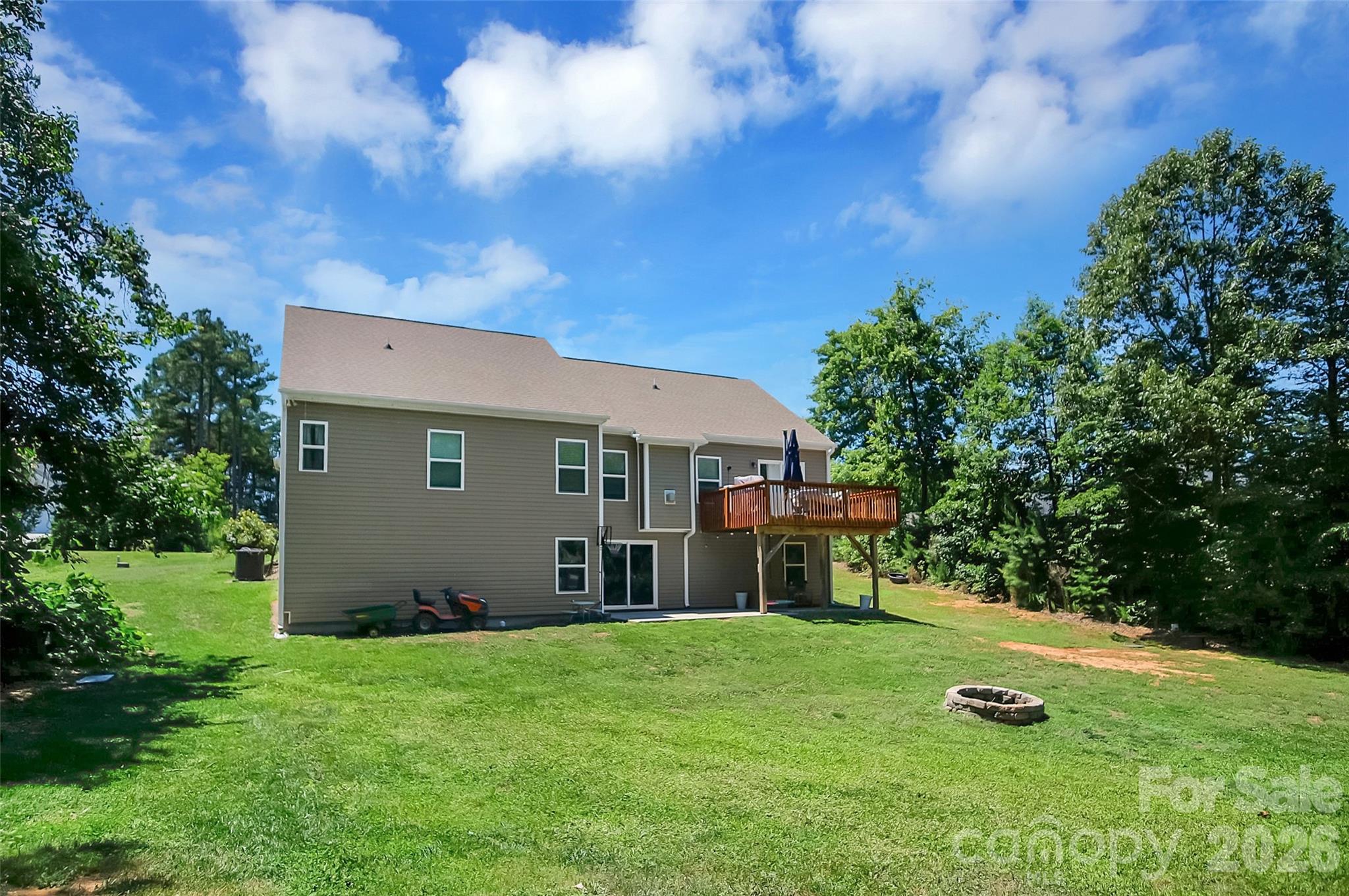 122 Windstone Drive Property Photo 4