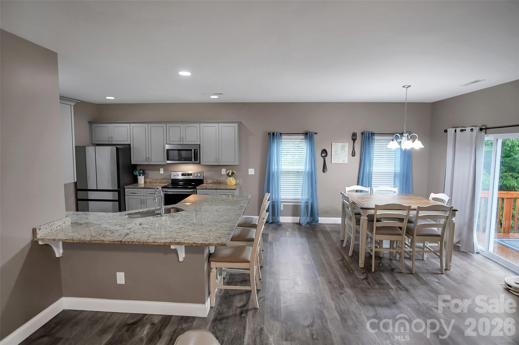 122 Windstone Drive Property Photo 10