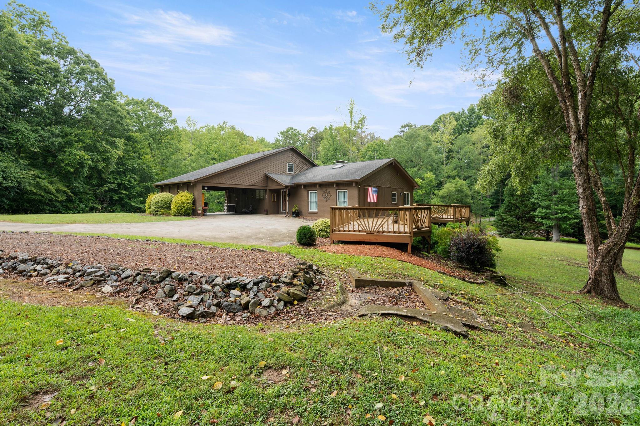 214 Fallingwood Circle Property Photo 9