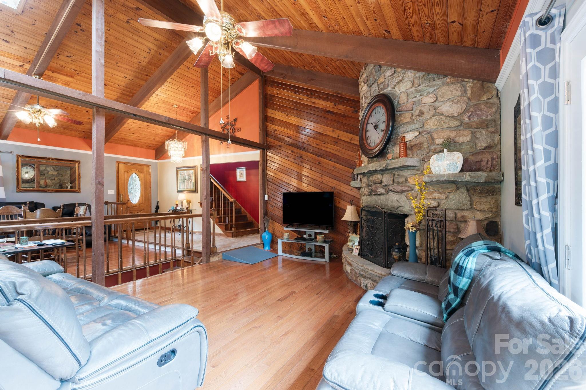 214 Fallingwood Circle Property Photo 14