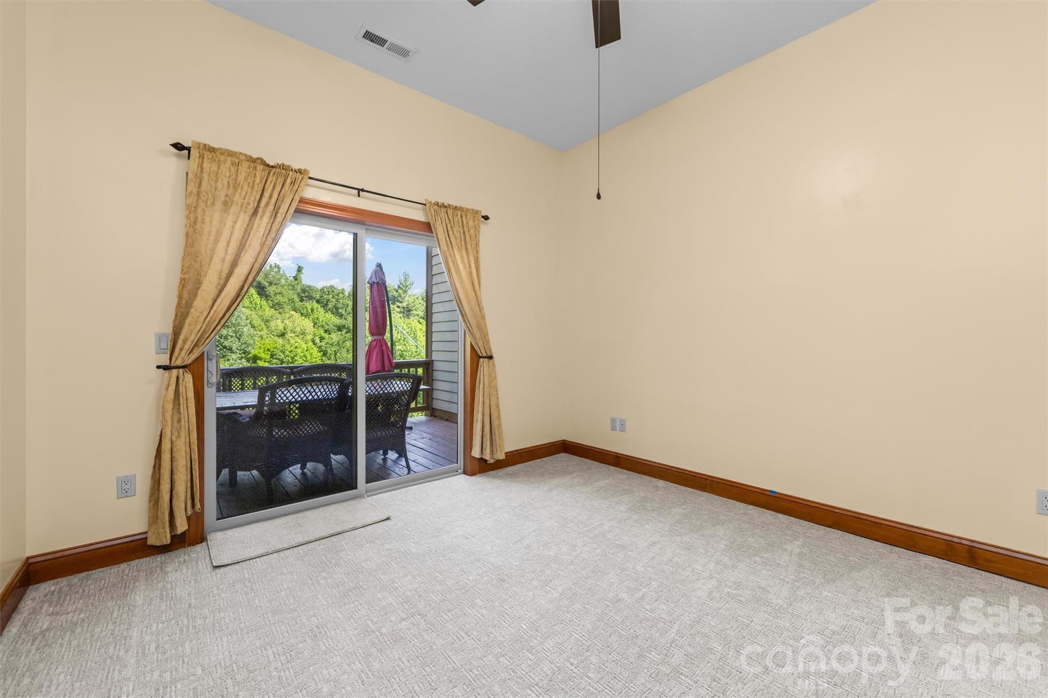 226 Sawgrass Drive Property Photo 18