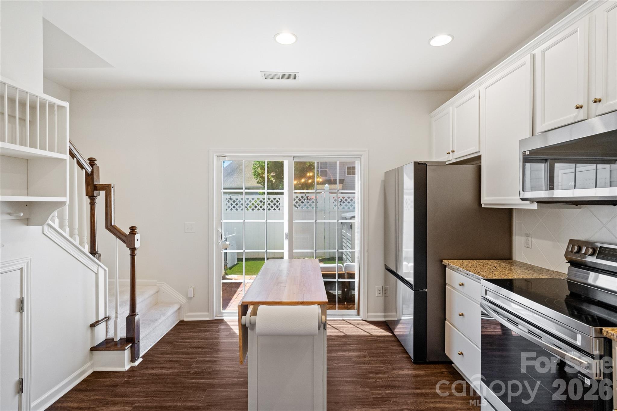 416 River Park Road Property Photo 6
