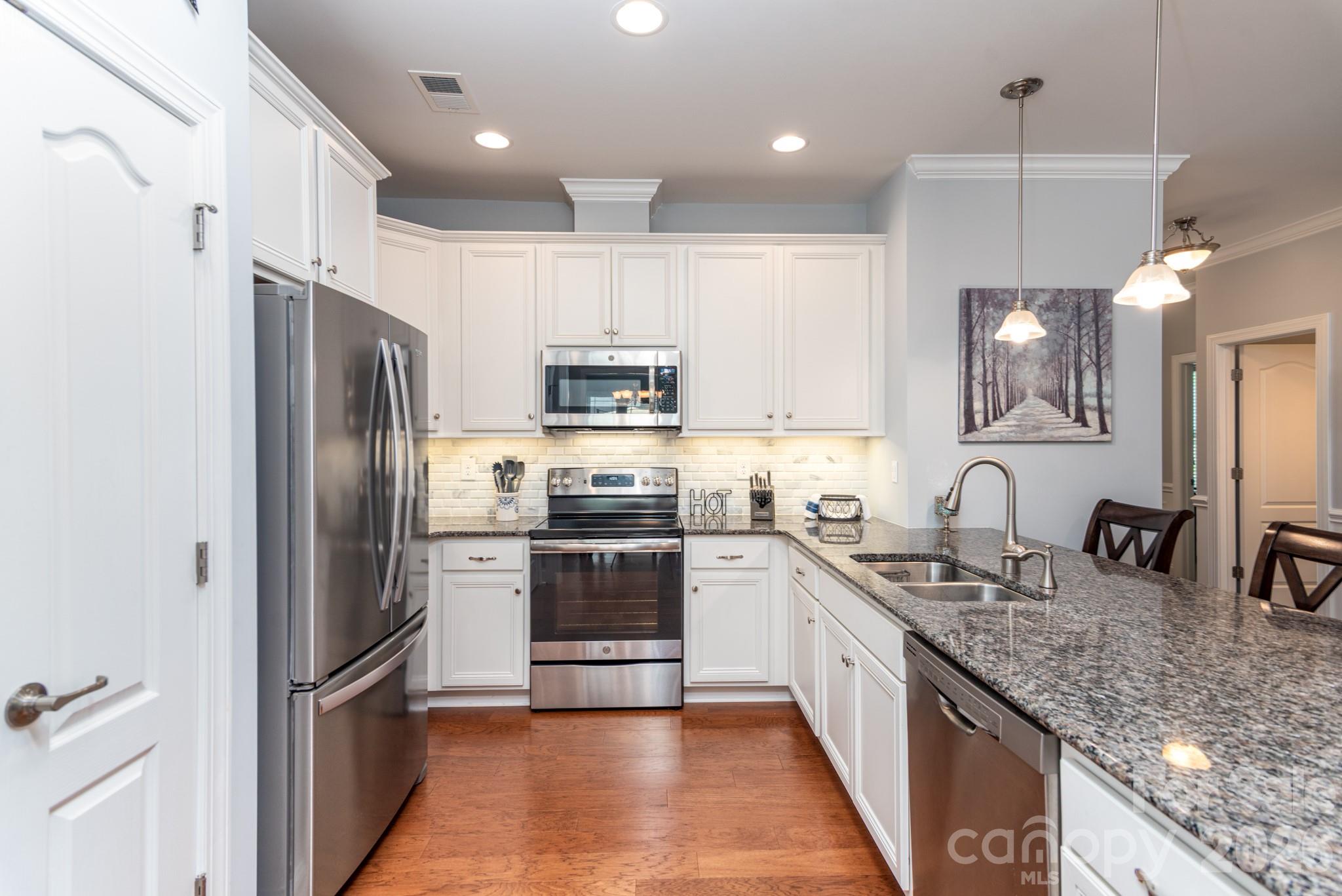 17718 Morehampton Avenue Property Photo 8