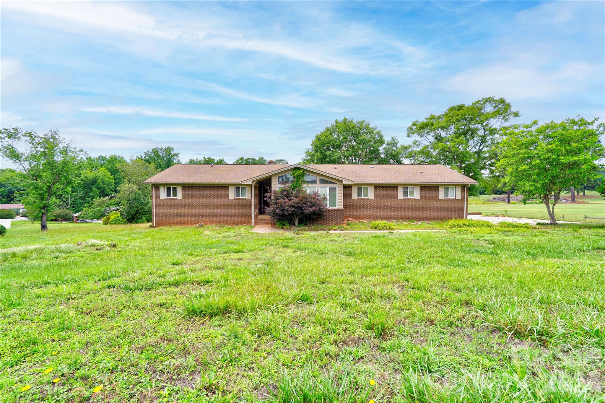 3016 Longwood Drive Property Photo 1