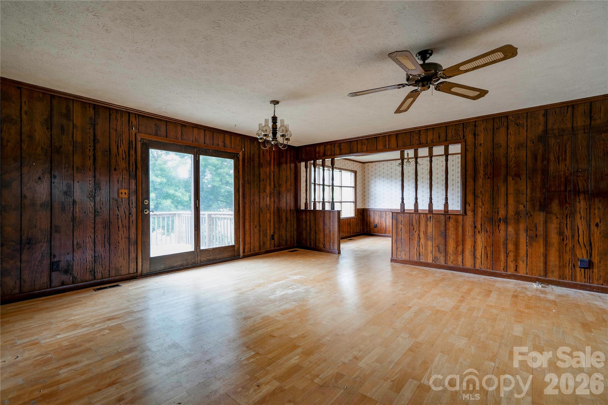 3016 Longwood Drive Property Photo 3