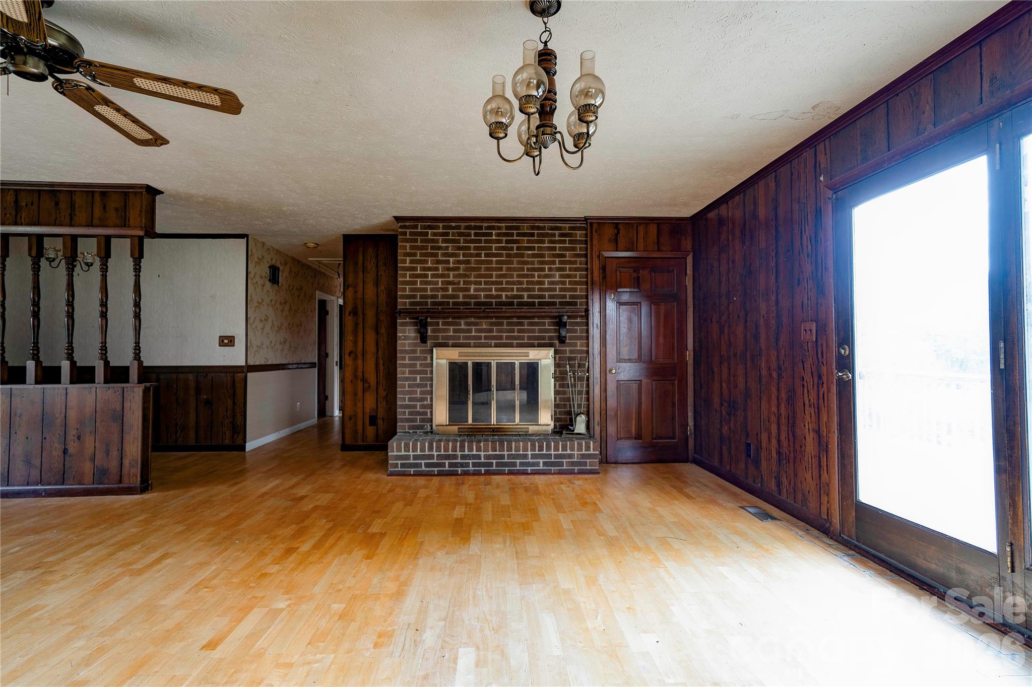 3016 Longwood Drive Property Photo 4