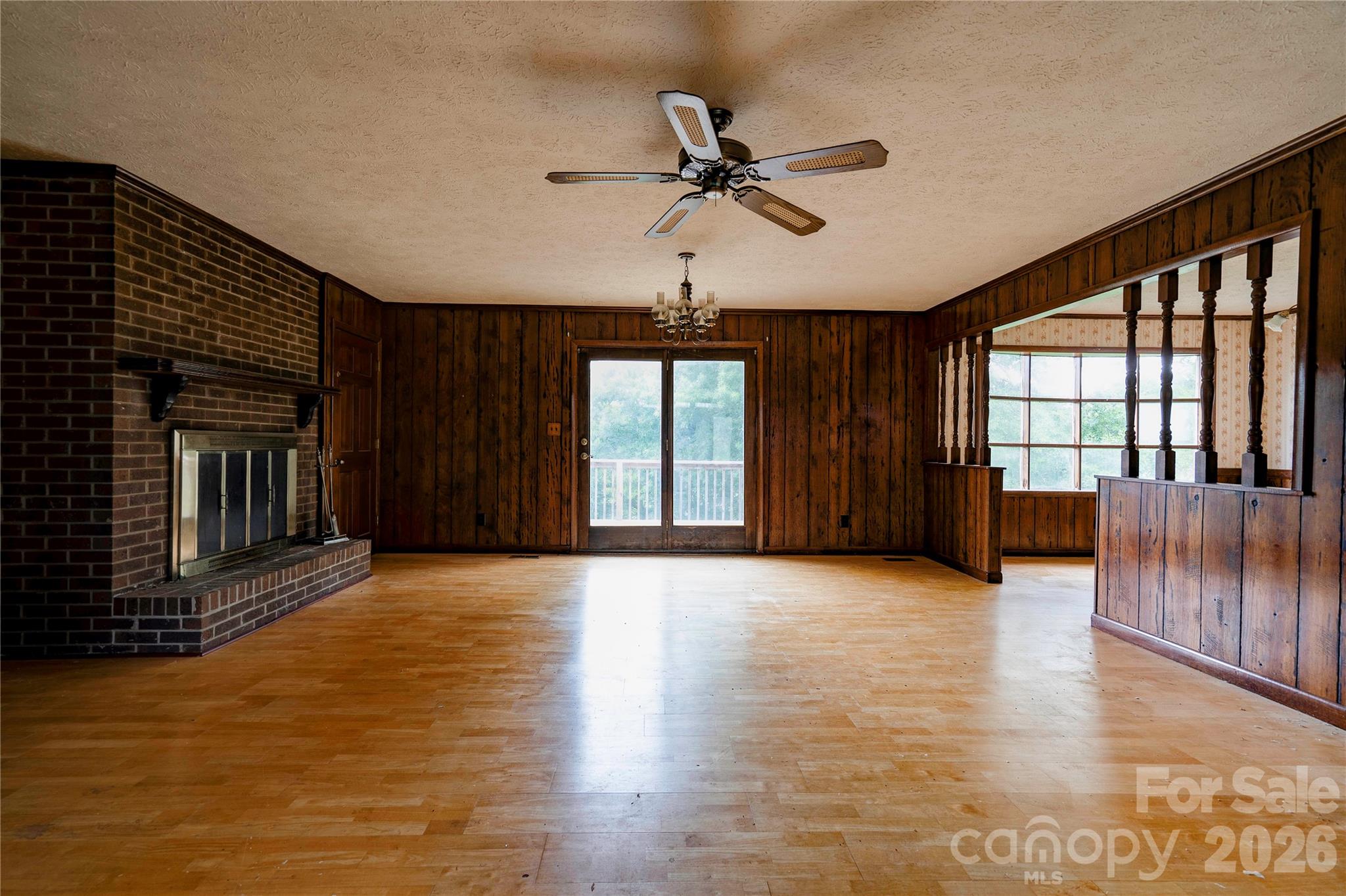 3016 Longwood Drive Property Photo 5