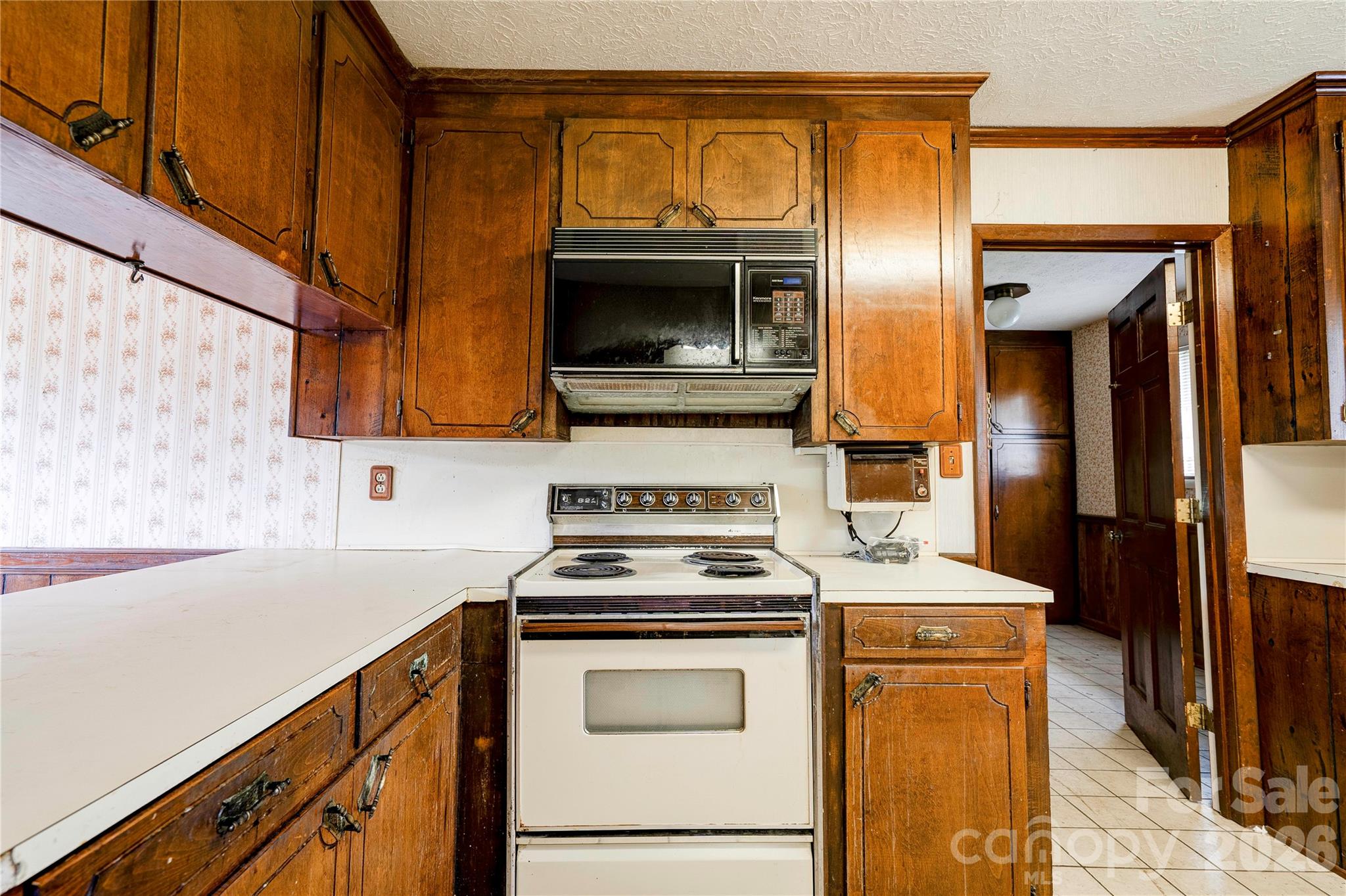 3016 Longwood Drive Property Photo 12