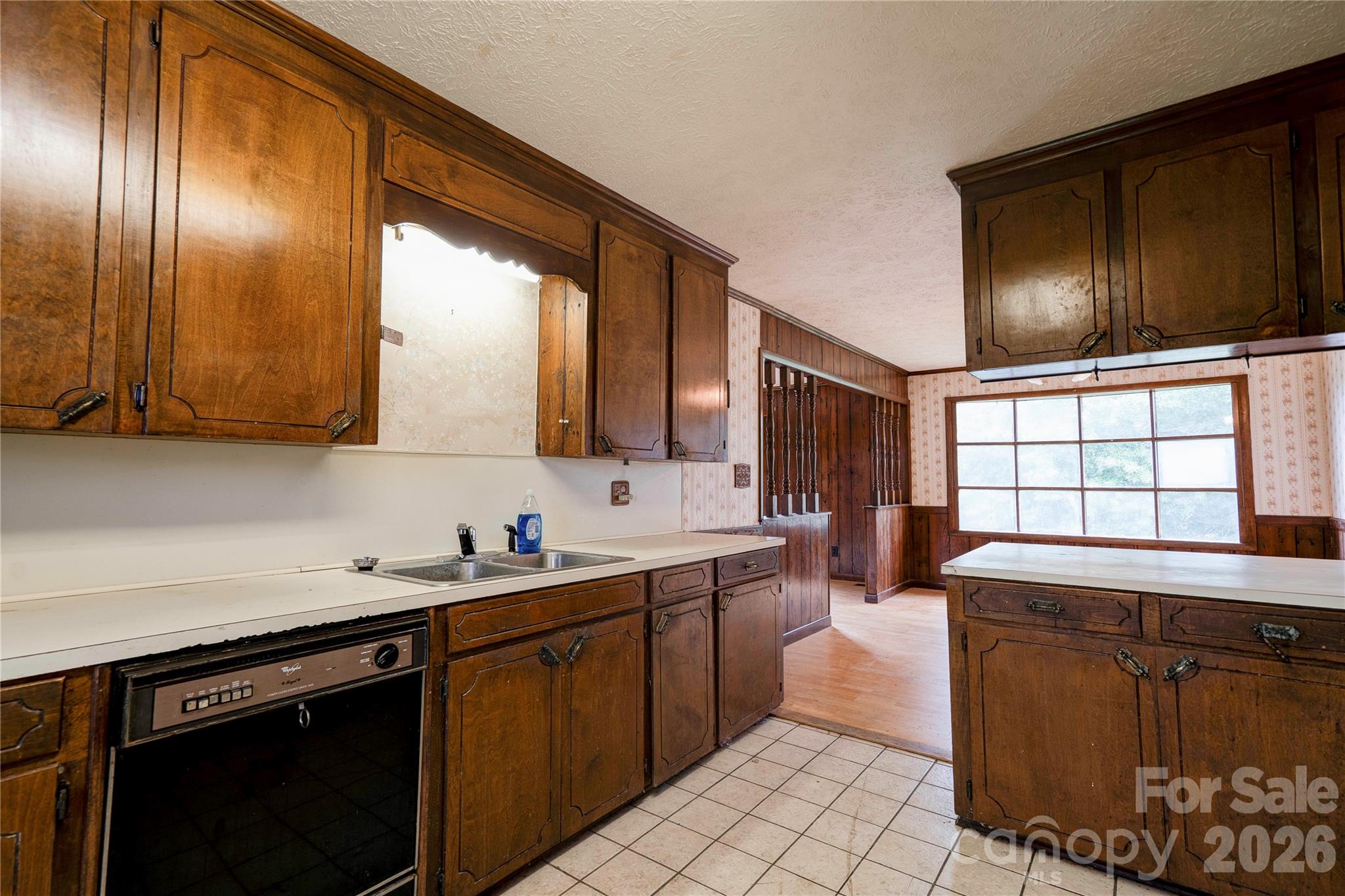 3016 Longwood Drive Property Photo 13
