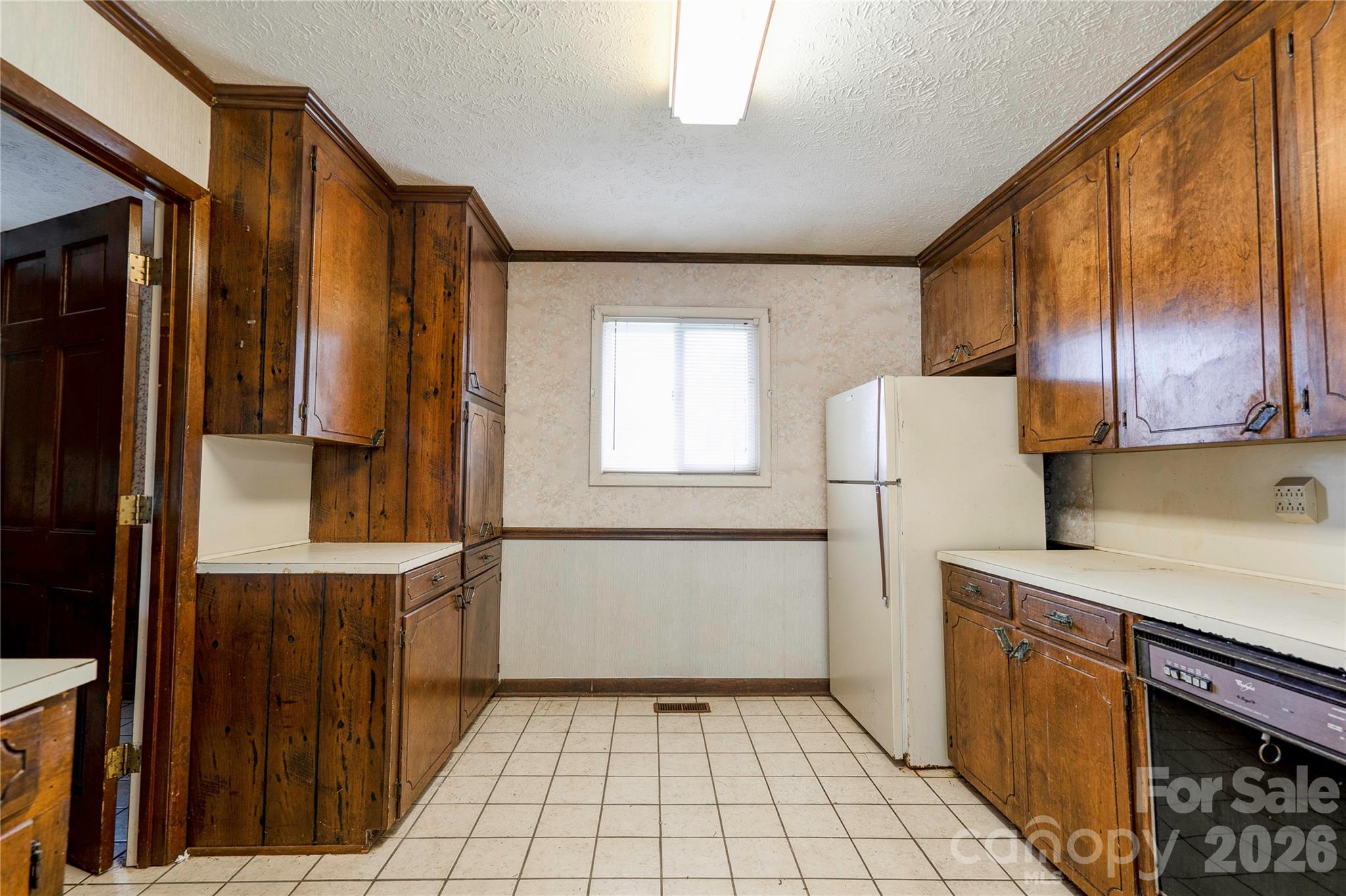 3016 Longwood Drive Property Photo 14