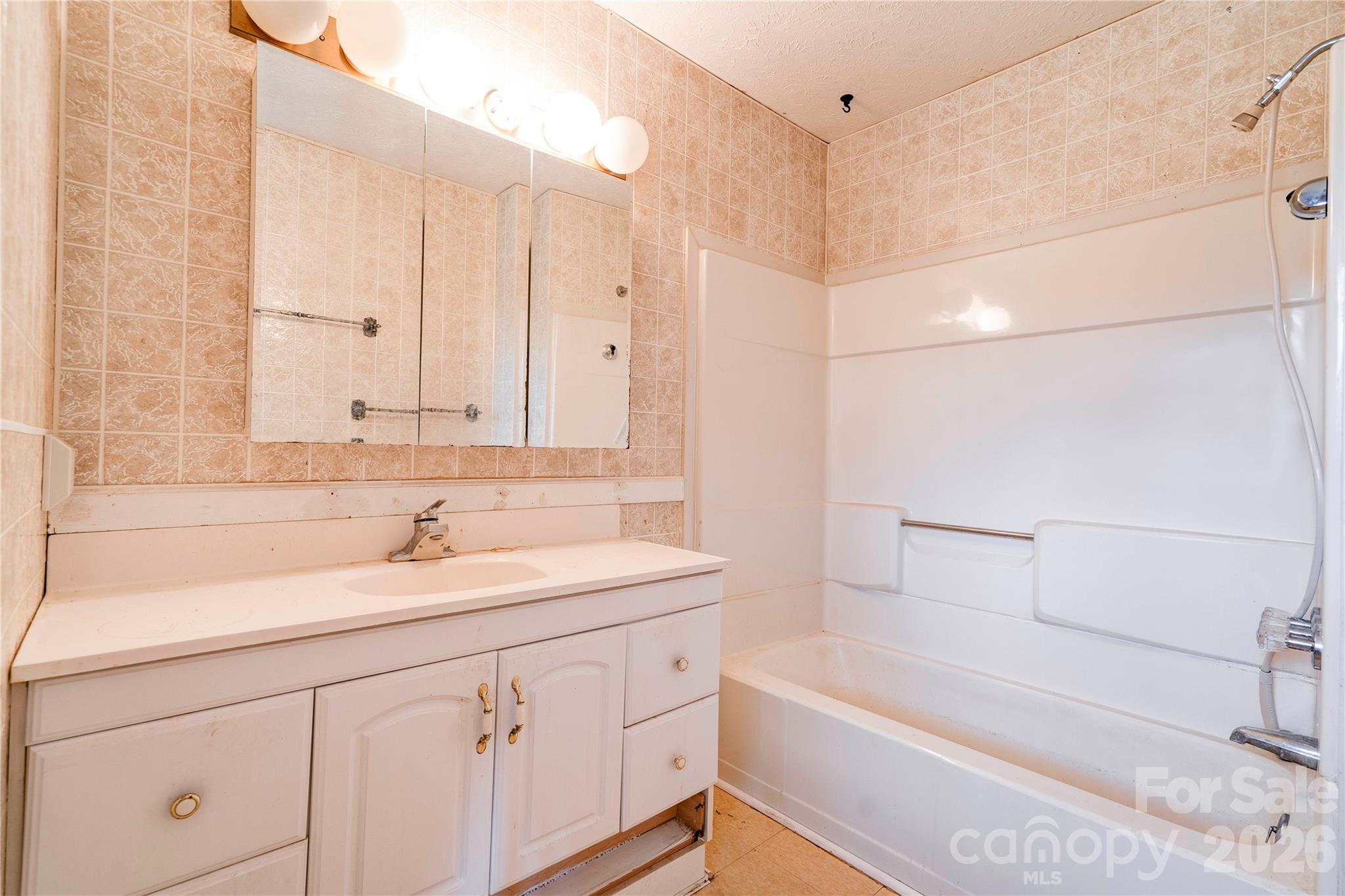3016 Longwood Drive Property Photo 19