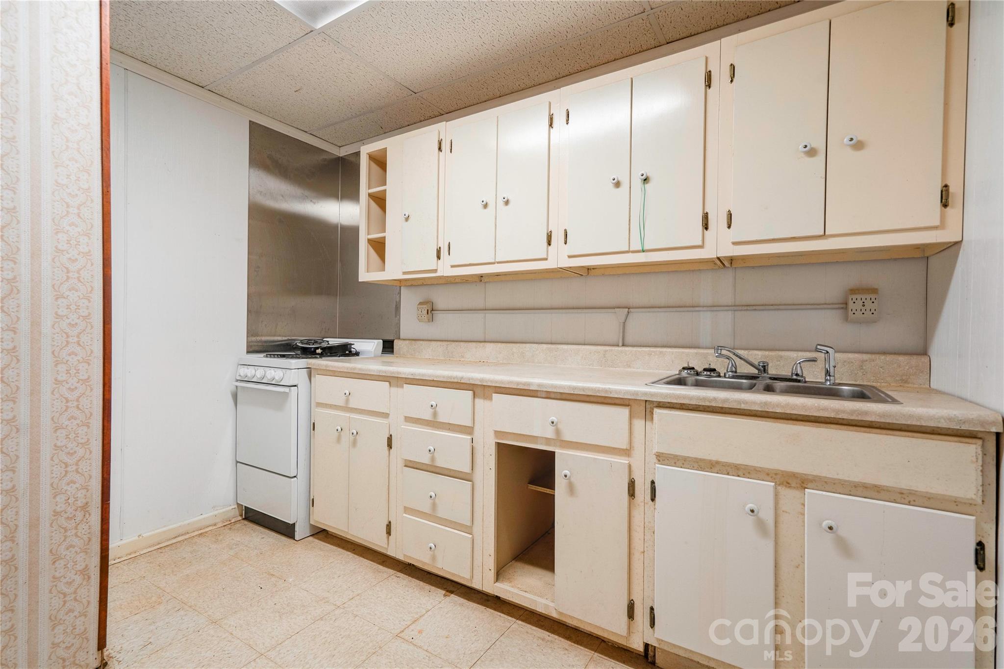 3016 Longwood Drive Property Photo 41