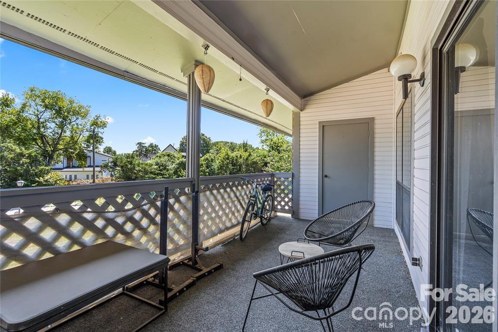 5870 Harris Grove Lane Property Photo 2