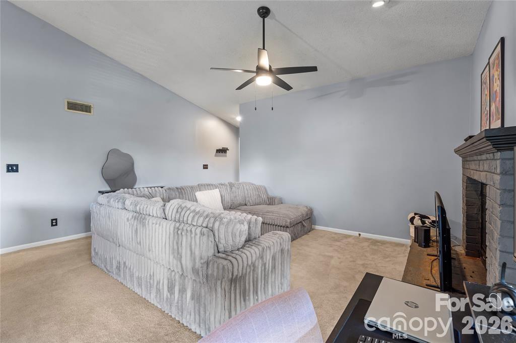 5870 Harris Grove Lane Property Photo 4