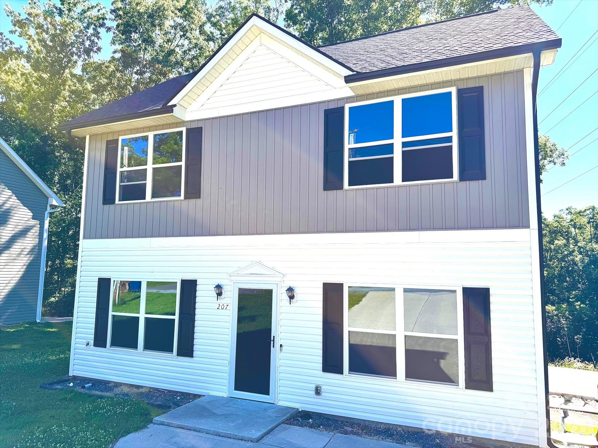 207 Freedom Drive Property Photo 2