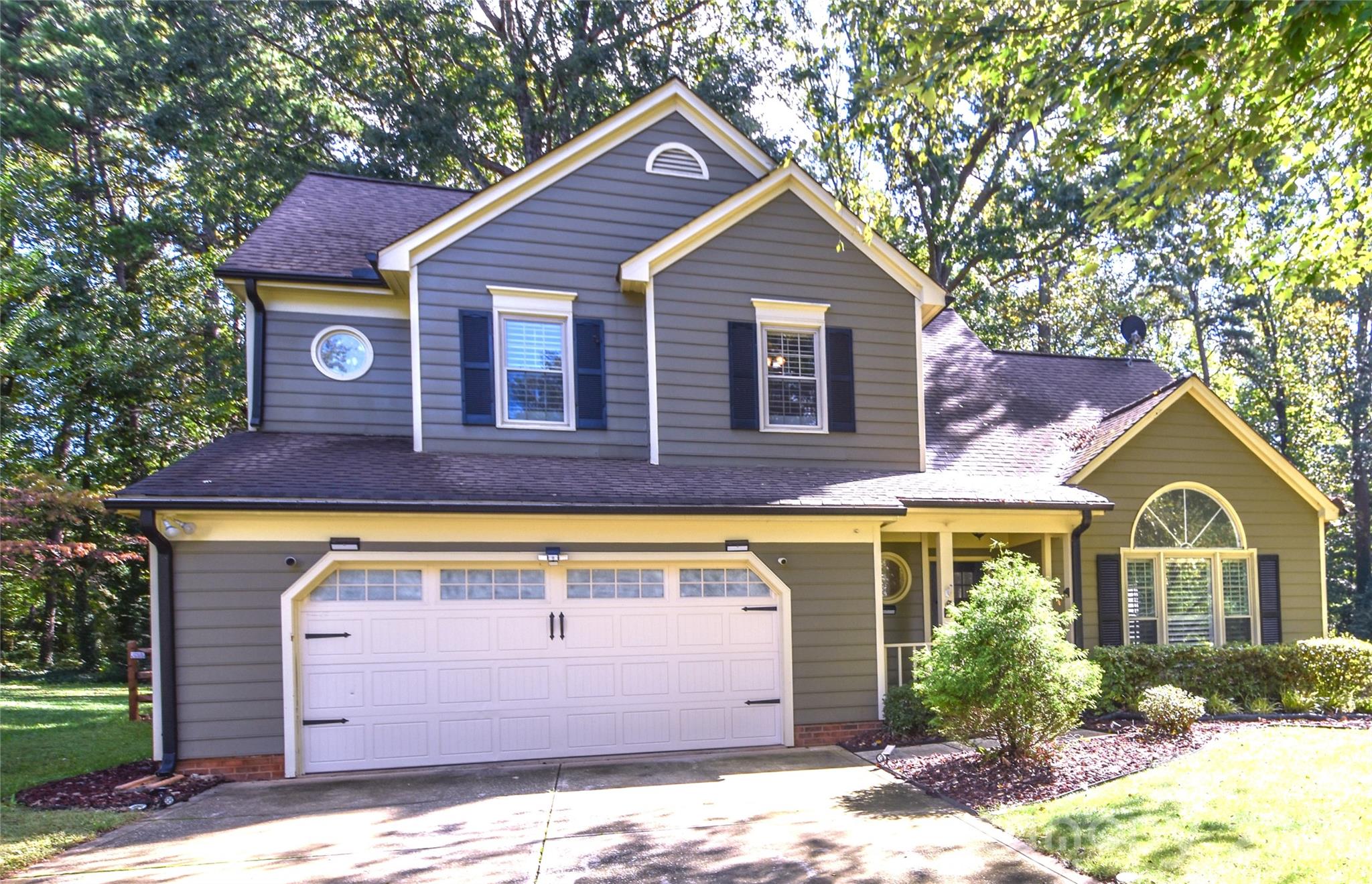 135 Southhaven Drive Property Photo 1