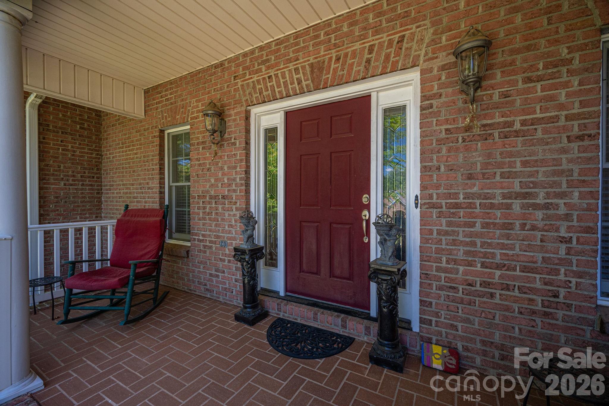 170 Windsor Drive Property Photo 4