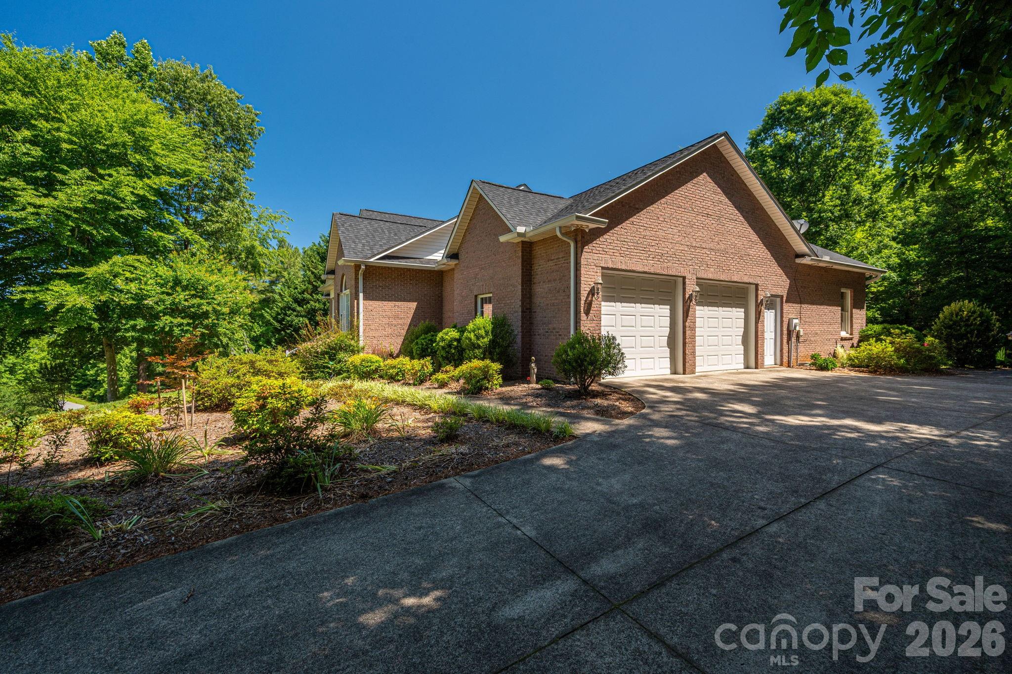 170 Windsor Drive Property Photo 5