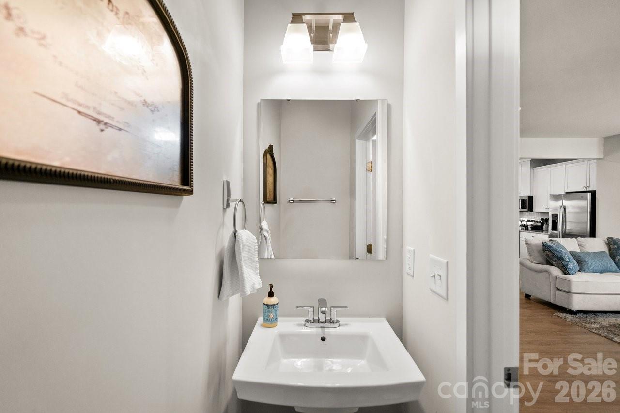 513 Evergreen Terrace 22 Property Photo 6