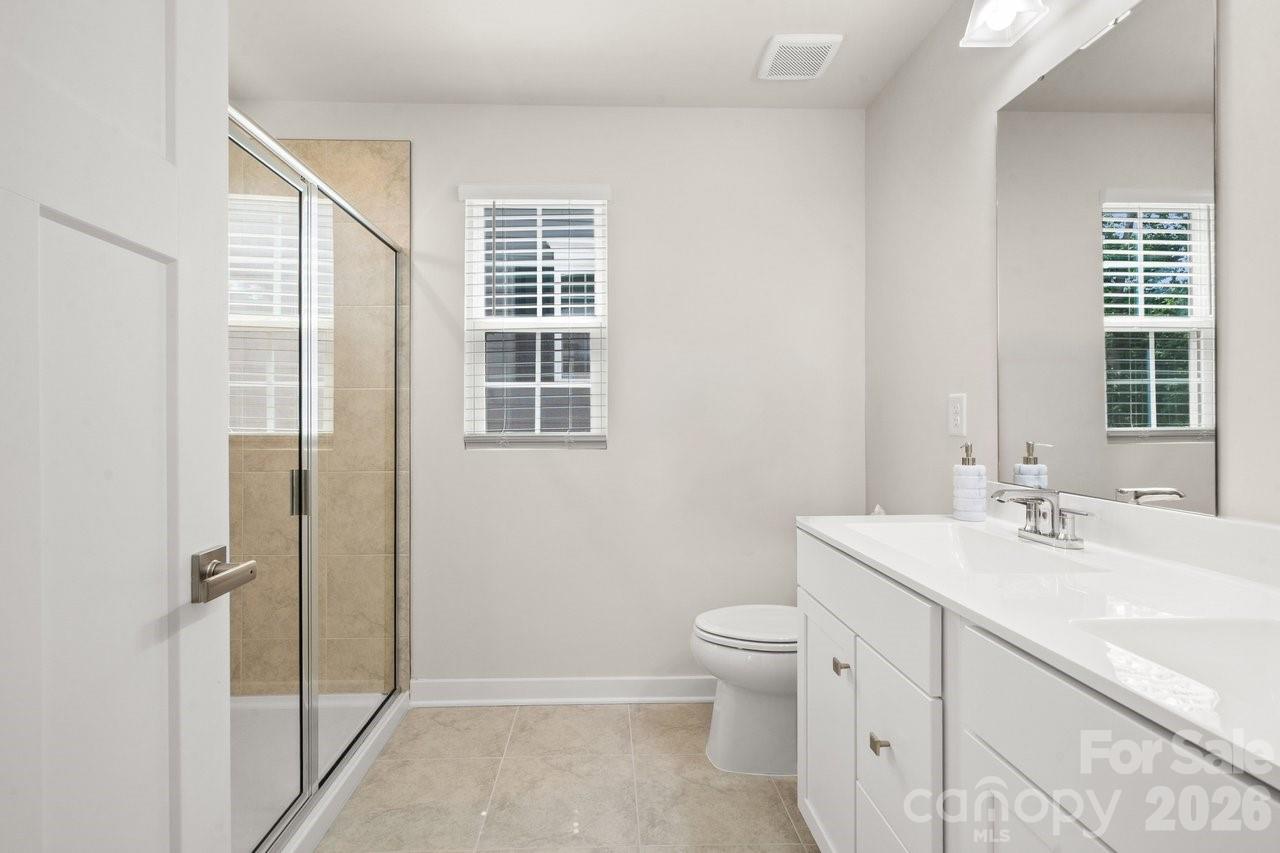 513 Evergreen Terrace 22 Property Photo 14