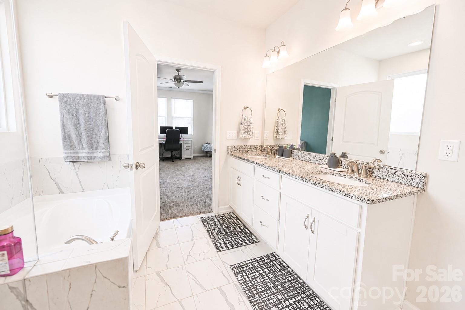 16033 Fieldstone Trace Property Photo 8