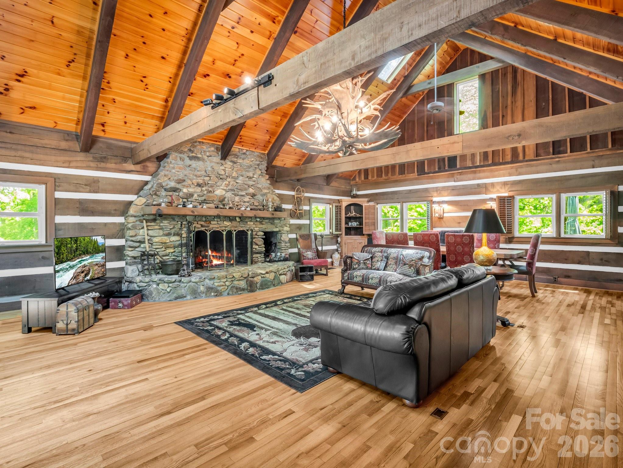 980 Mountain Forest Drive Property Photo 4